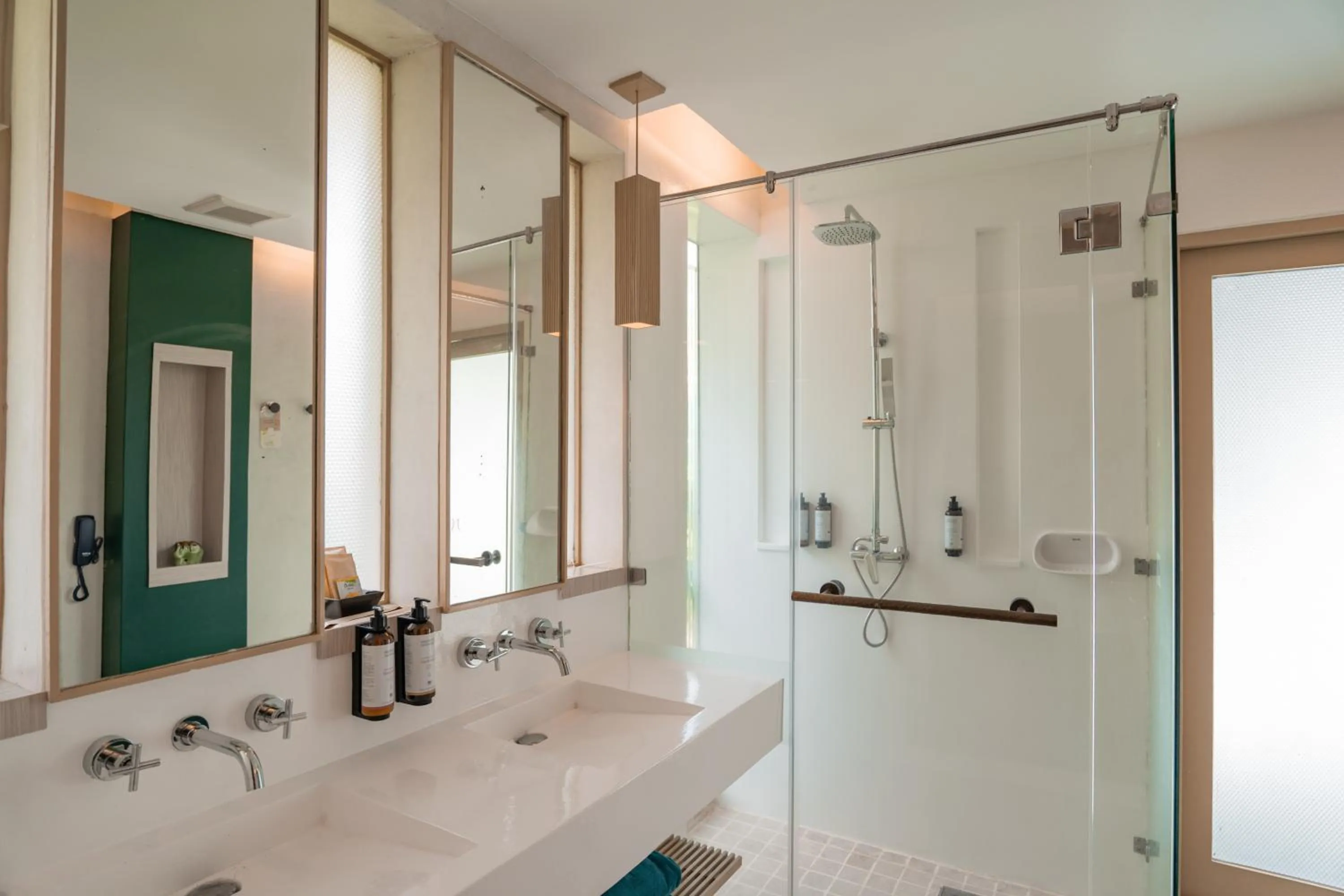 Shower in Mercure Koh Chang Hideaway