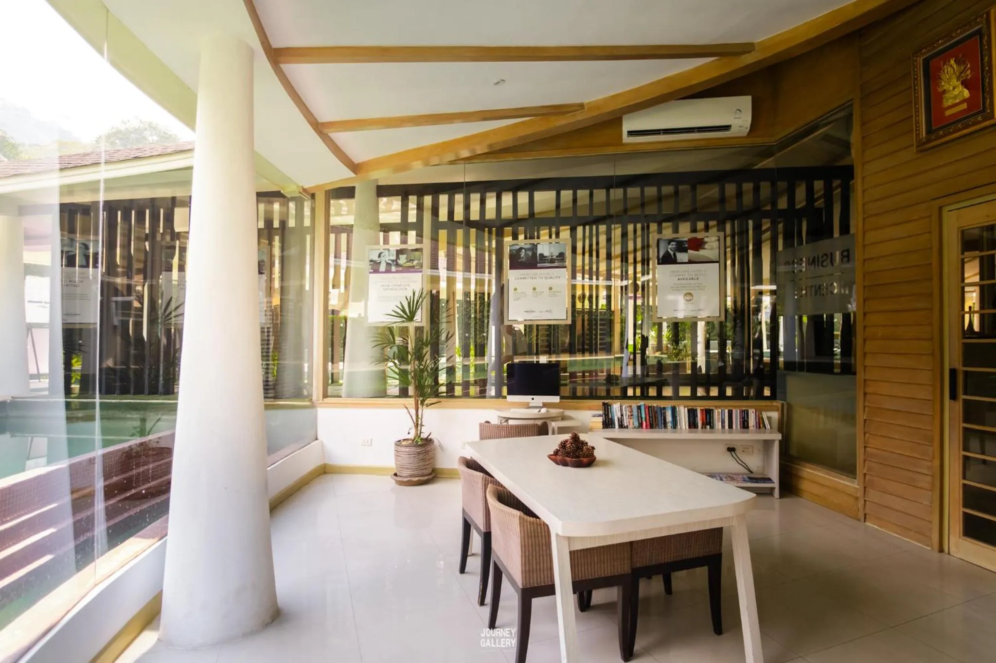 Communal lounge/ TV room in Mercure Koh Chang Hideaway