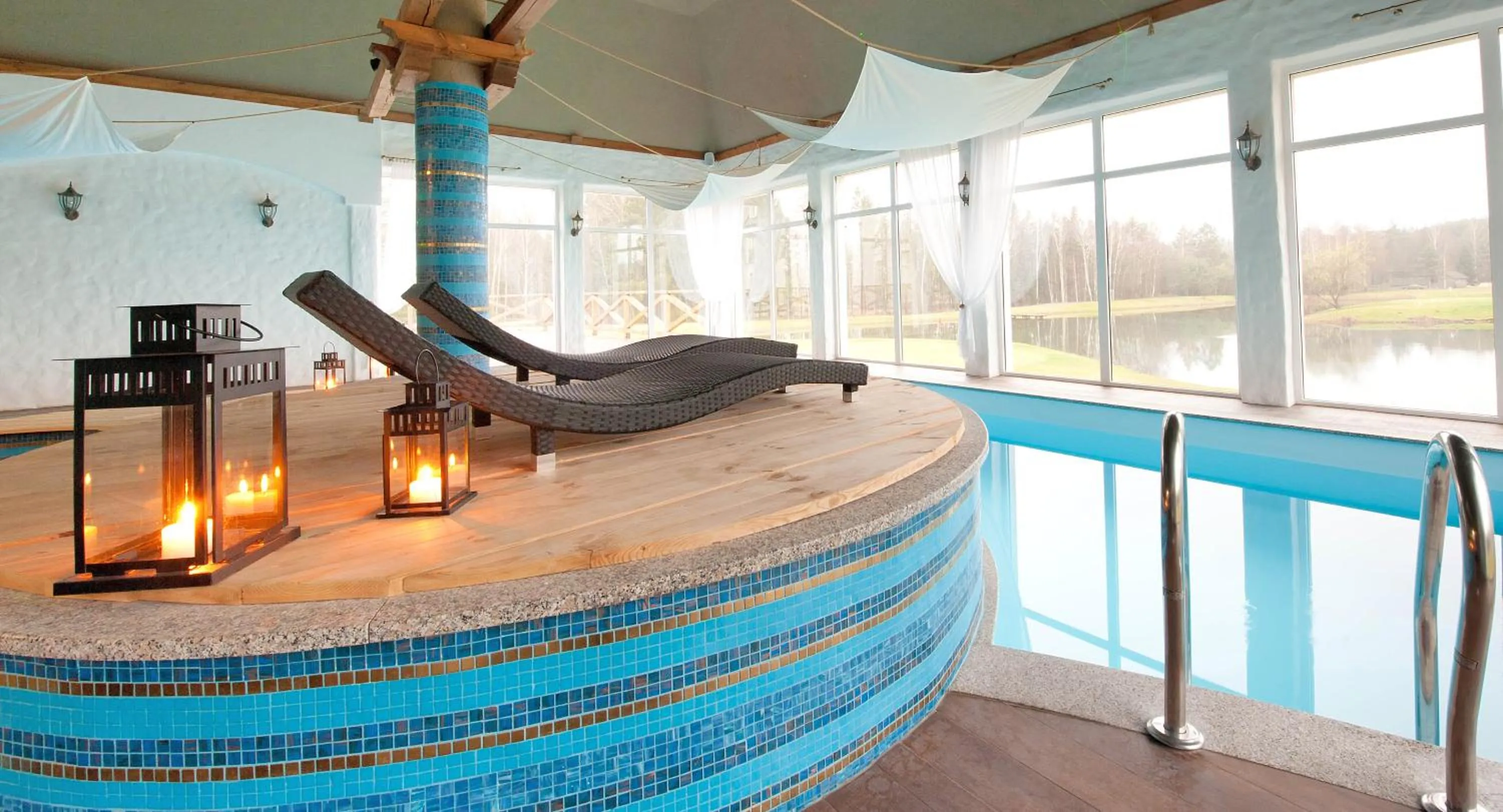 Swimming pool in Hotel Lipowy Most