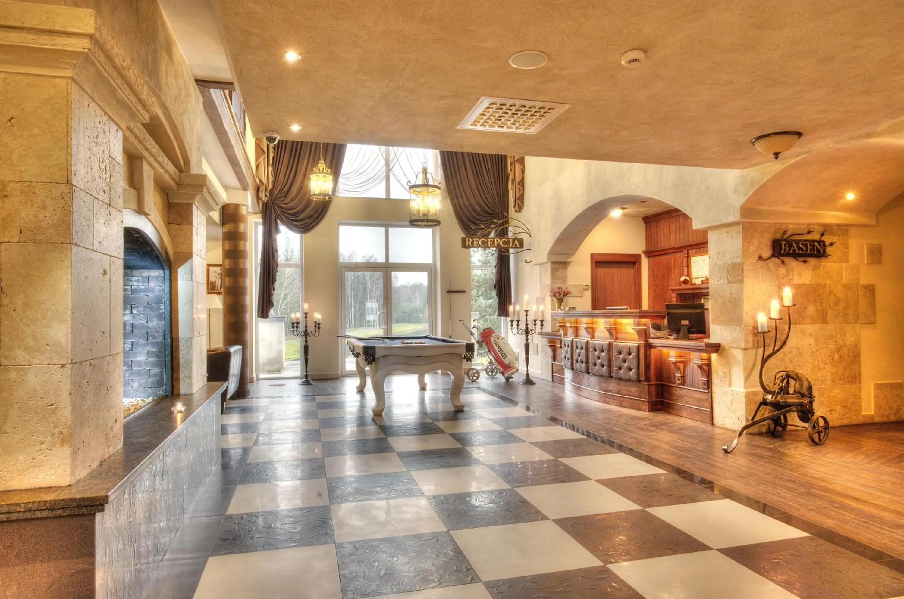 Lobby or reception in Hotel Lipowy Most