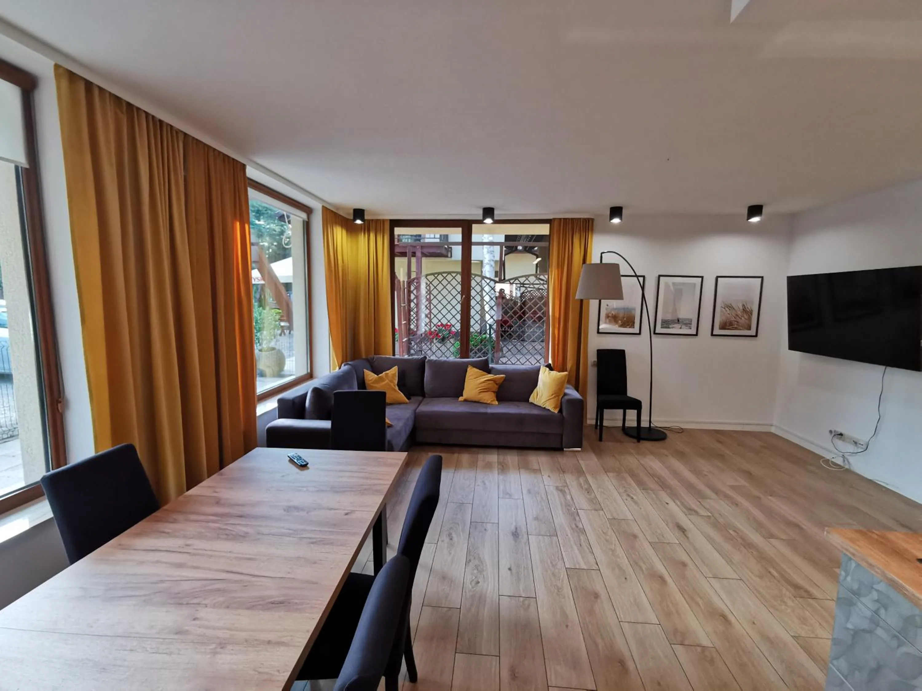 Communal lounge/ TV room in Paula Wellness & SPA