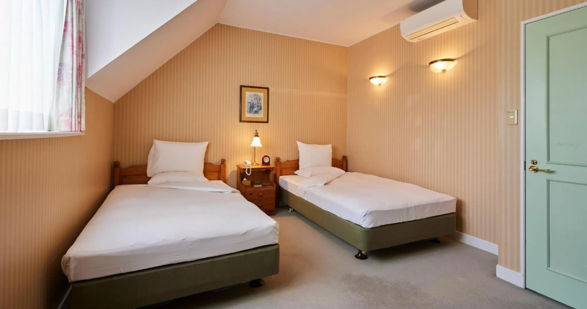 Bed in Forest Villa Huis Ten Bosch