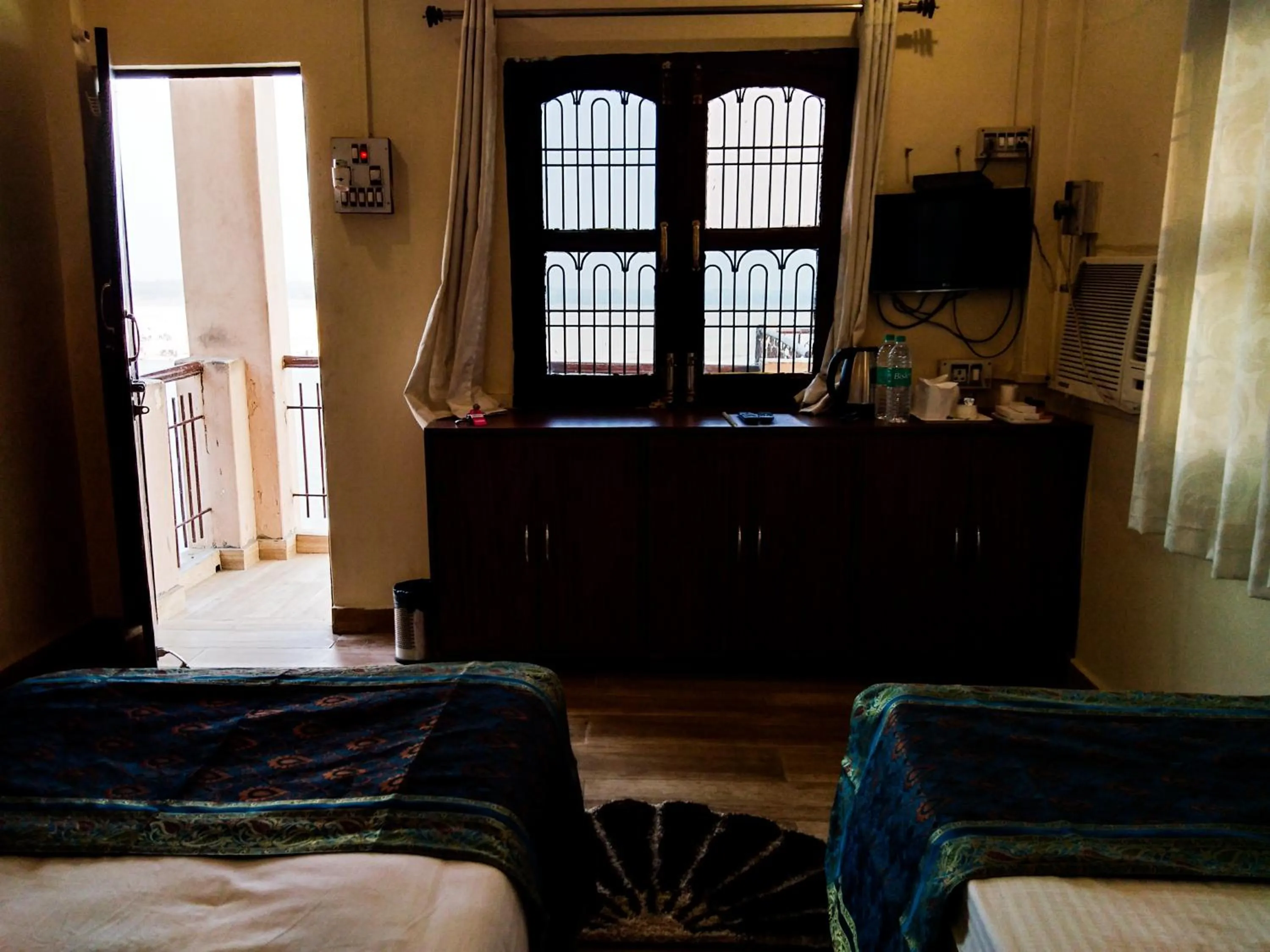 Dwivedi Hotels Palace On Steps