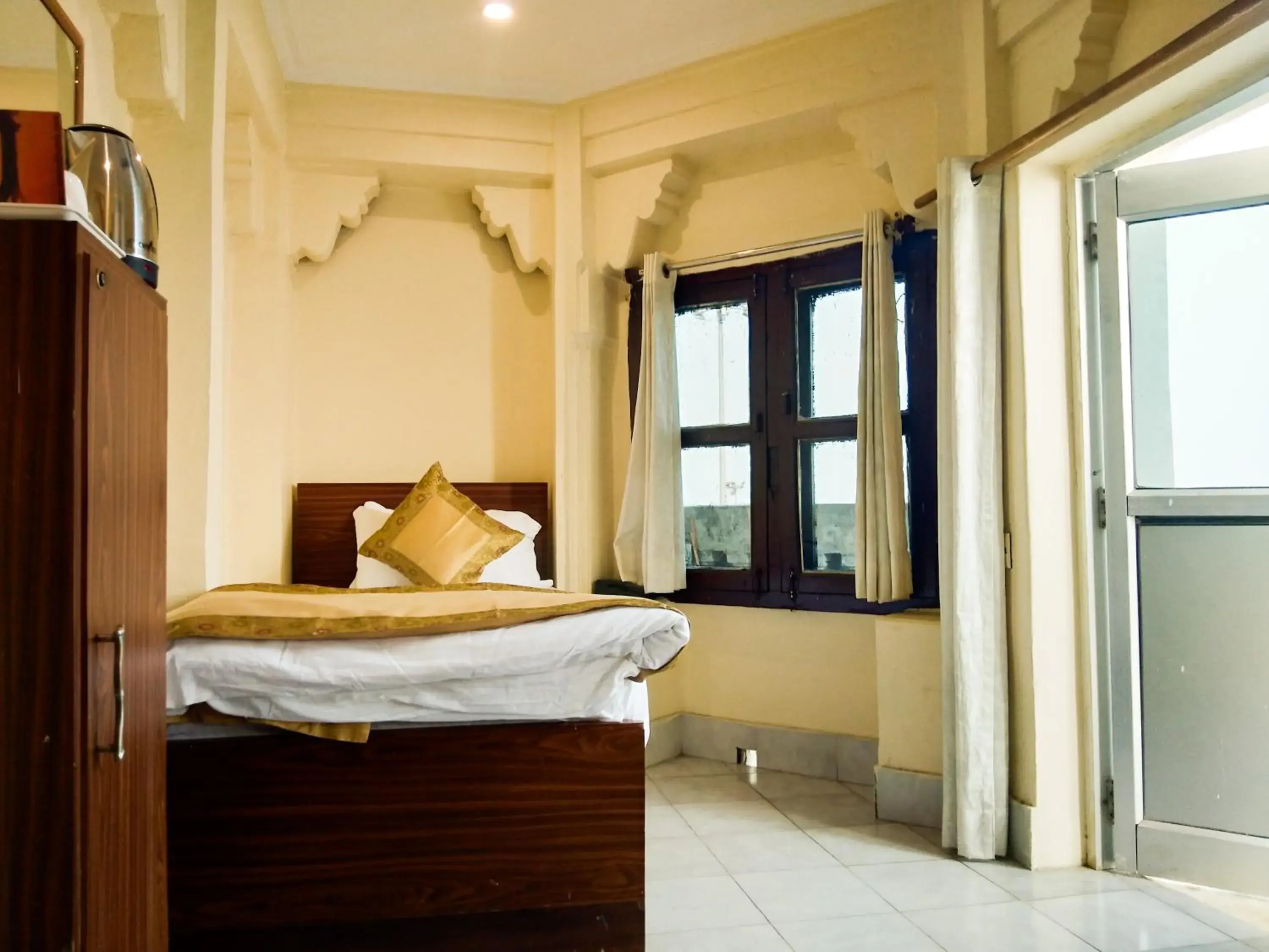 Ekaant Kashi room with Balcony and River View (Darshan Assistance for Kashi Vishwanath Temple Available) in Dwivedi Hotels Palace On Steps Ekaant Kashi room with Balcony and River View (Darshan Assistance for Kashi Vishwanath Temple Available) in Dwivedi Hotels Palace On Steps