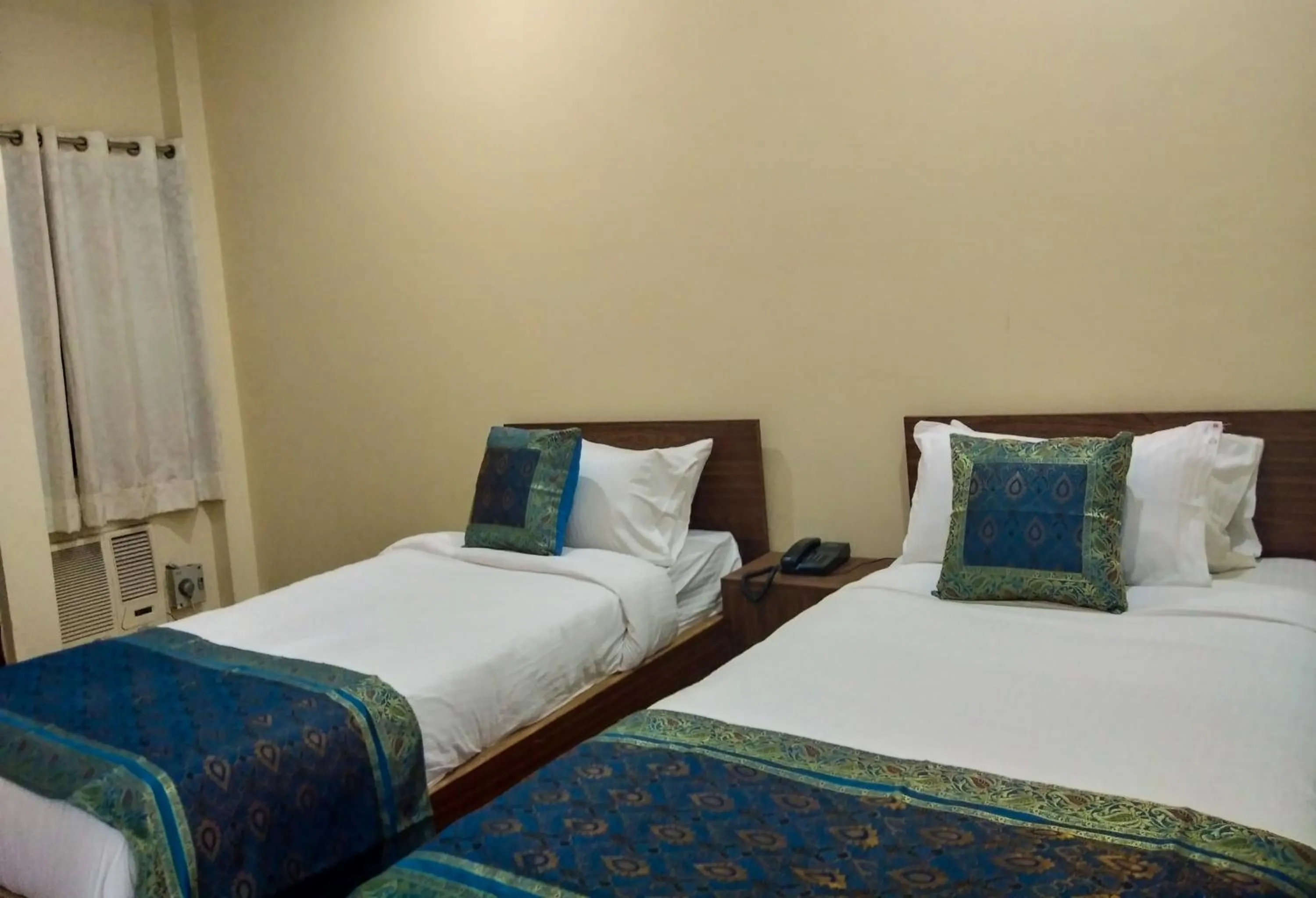 Bed in Dwivedi Hotels Palace On Steps