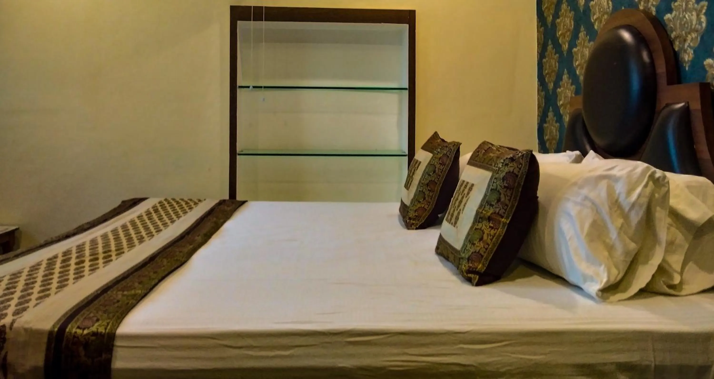 Bed in Dwivedi Hotels Palace On Steps