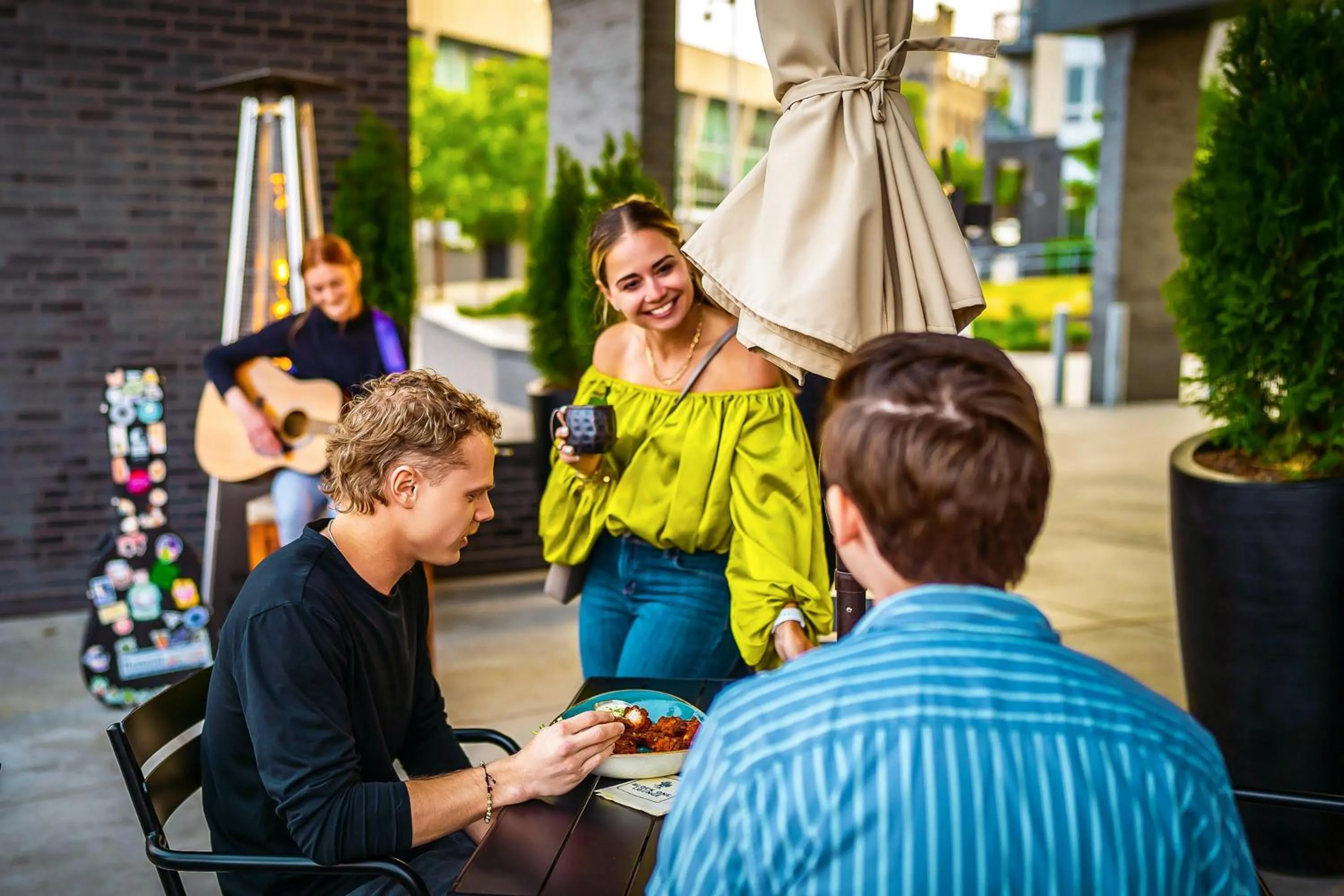 Patio in Hyatt Place Milwaukee Downtown