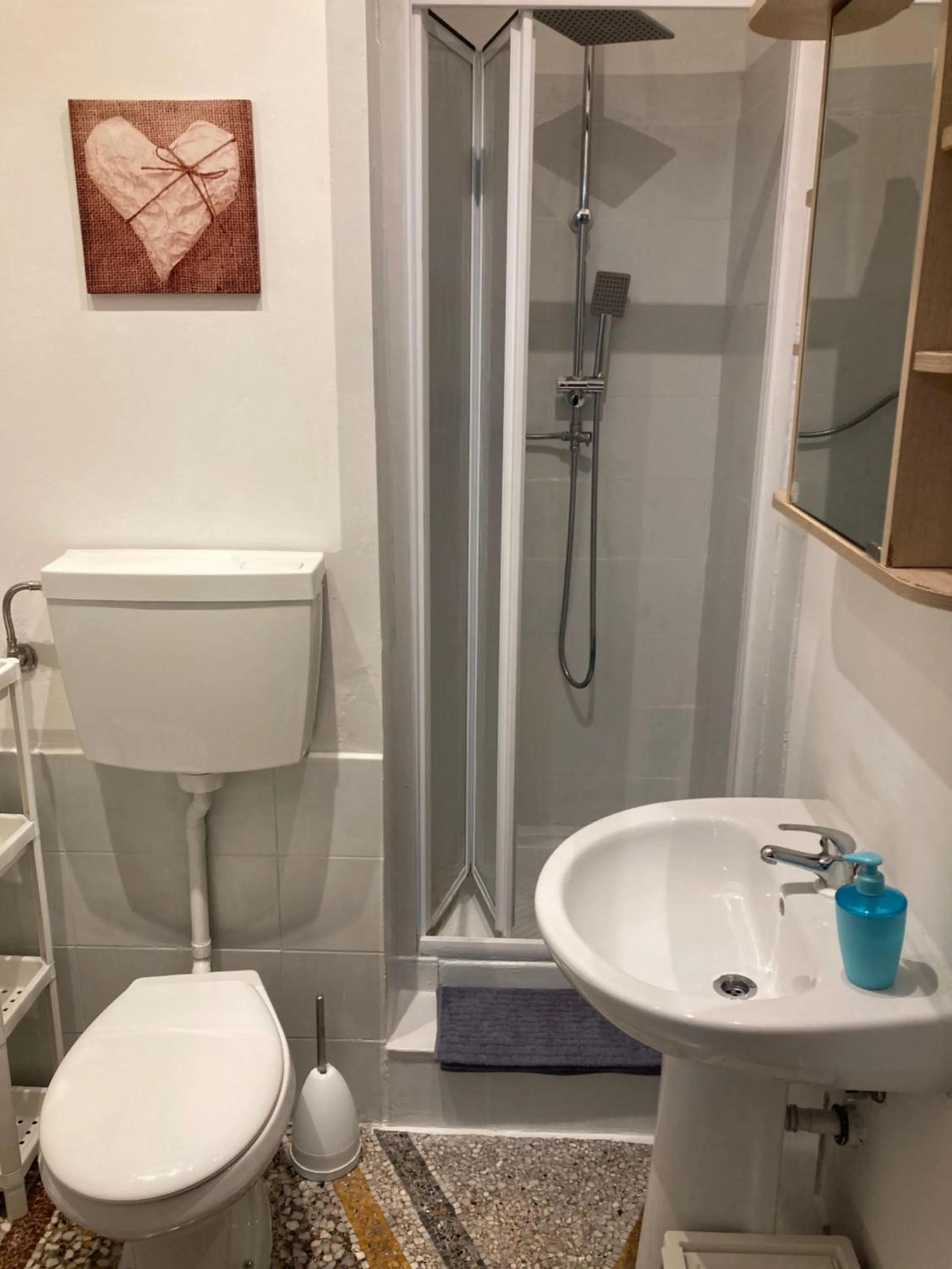 Shower in Guest House Roma