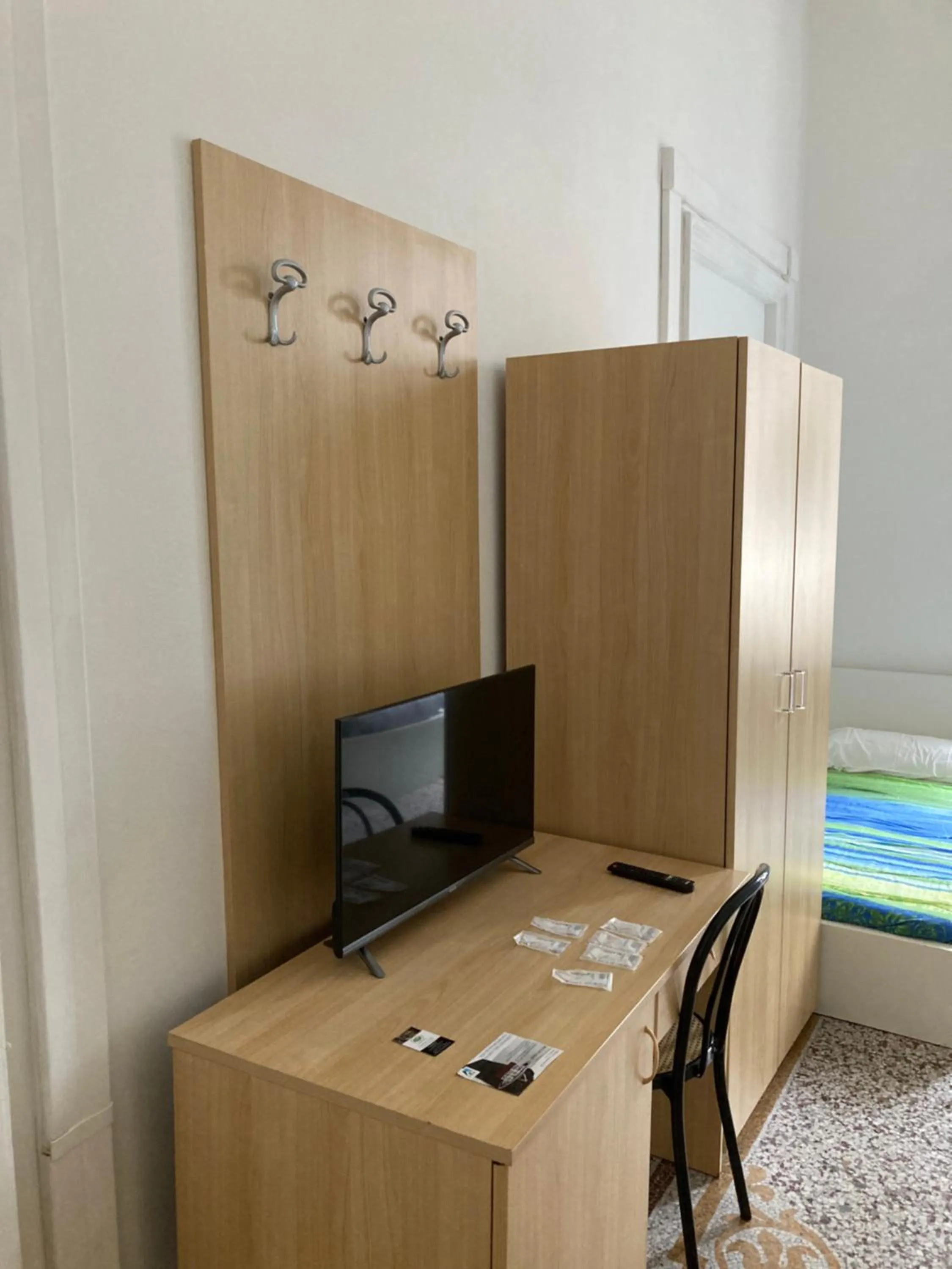 TV and multimedia, Bed in Guest House Roma