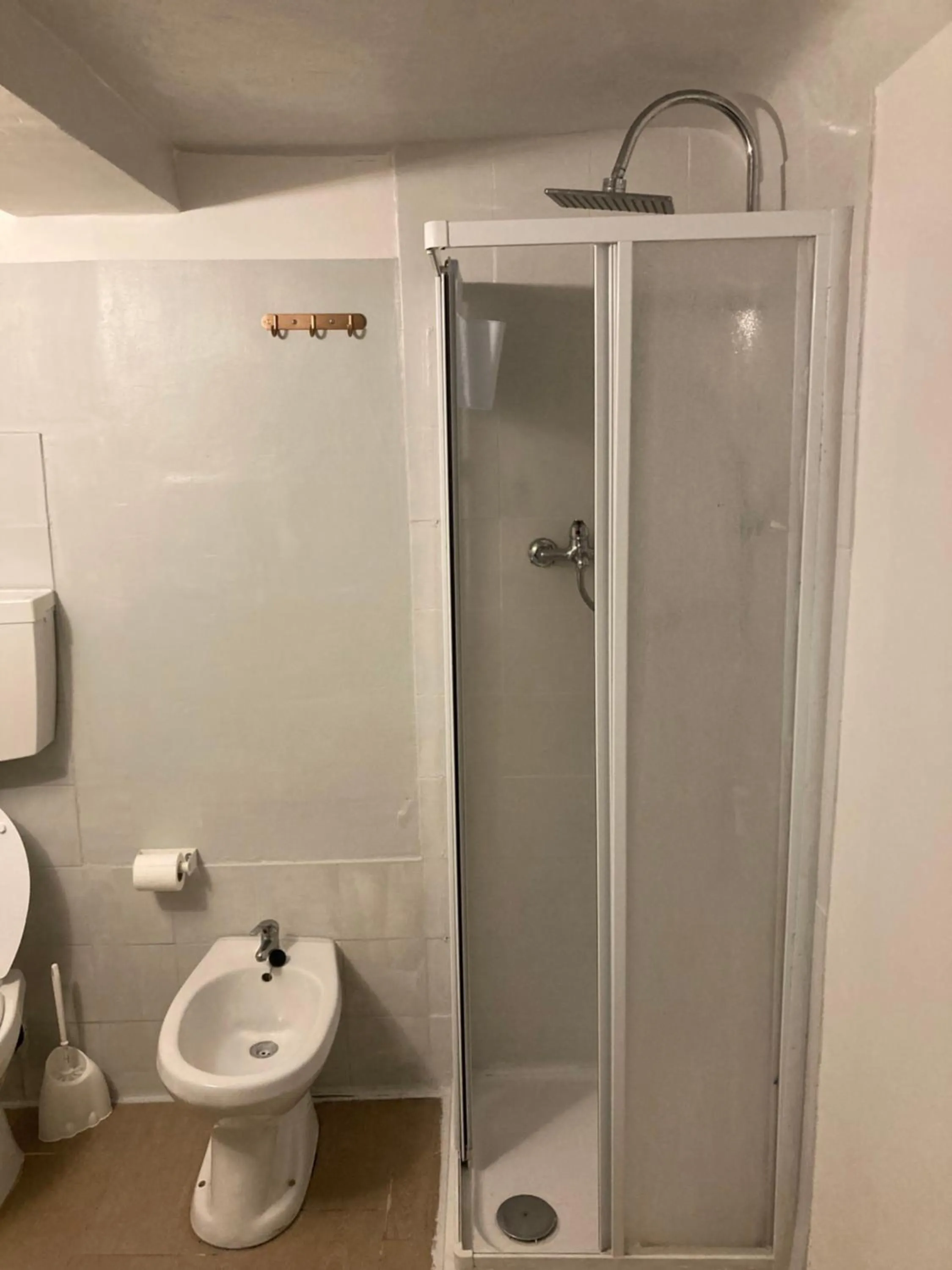 Shower in Guest House Roma