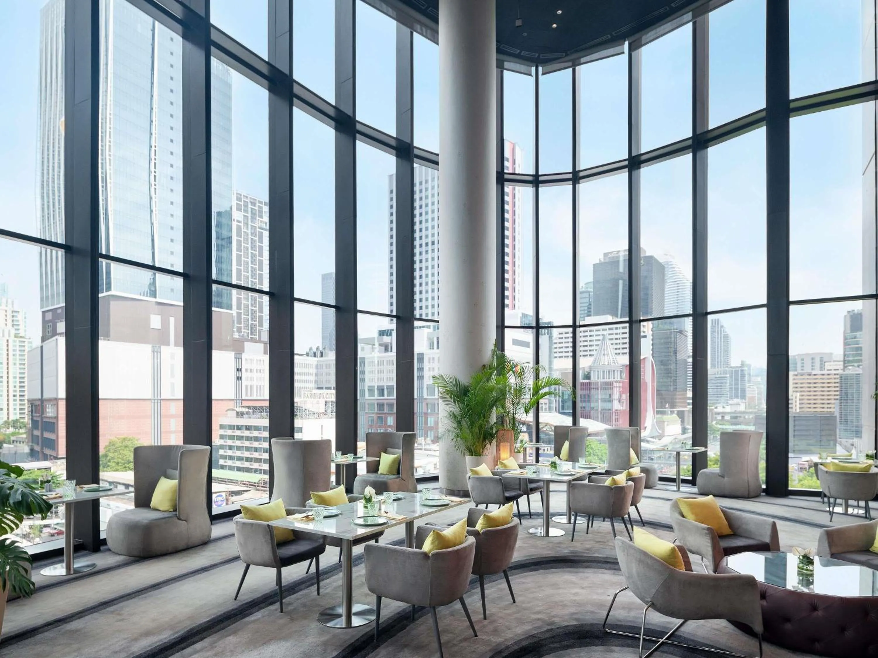 Lounge or bar in Novotel Bangkok Platinum Pratunam