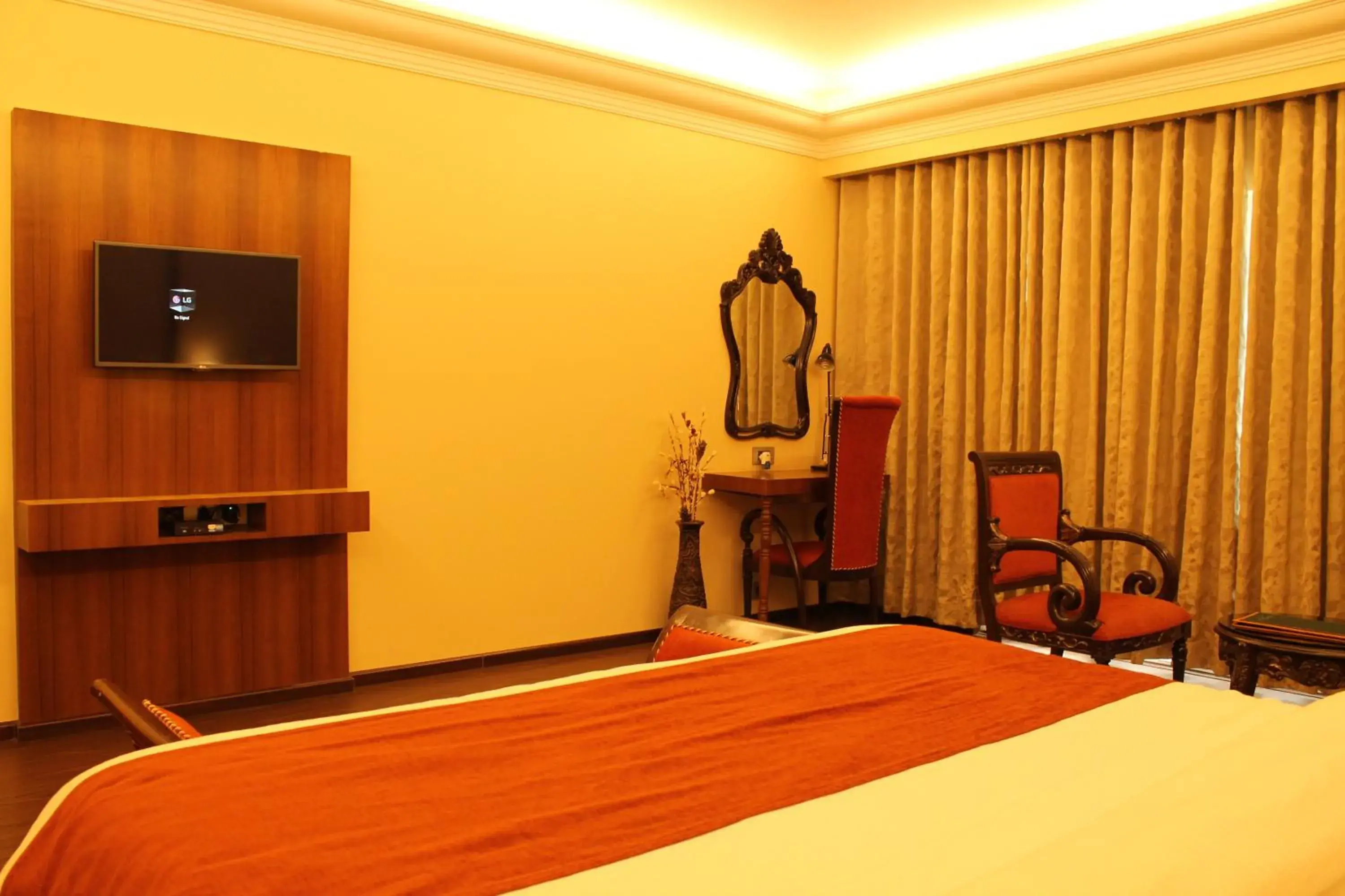 TV and multimedia, Bed in Hotel Surya, Kaiser Palace TV and multimedia, Bed in Hotel Surya, Kaiser Palace