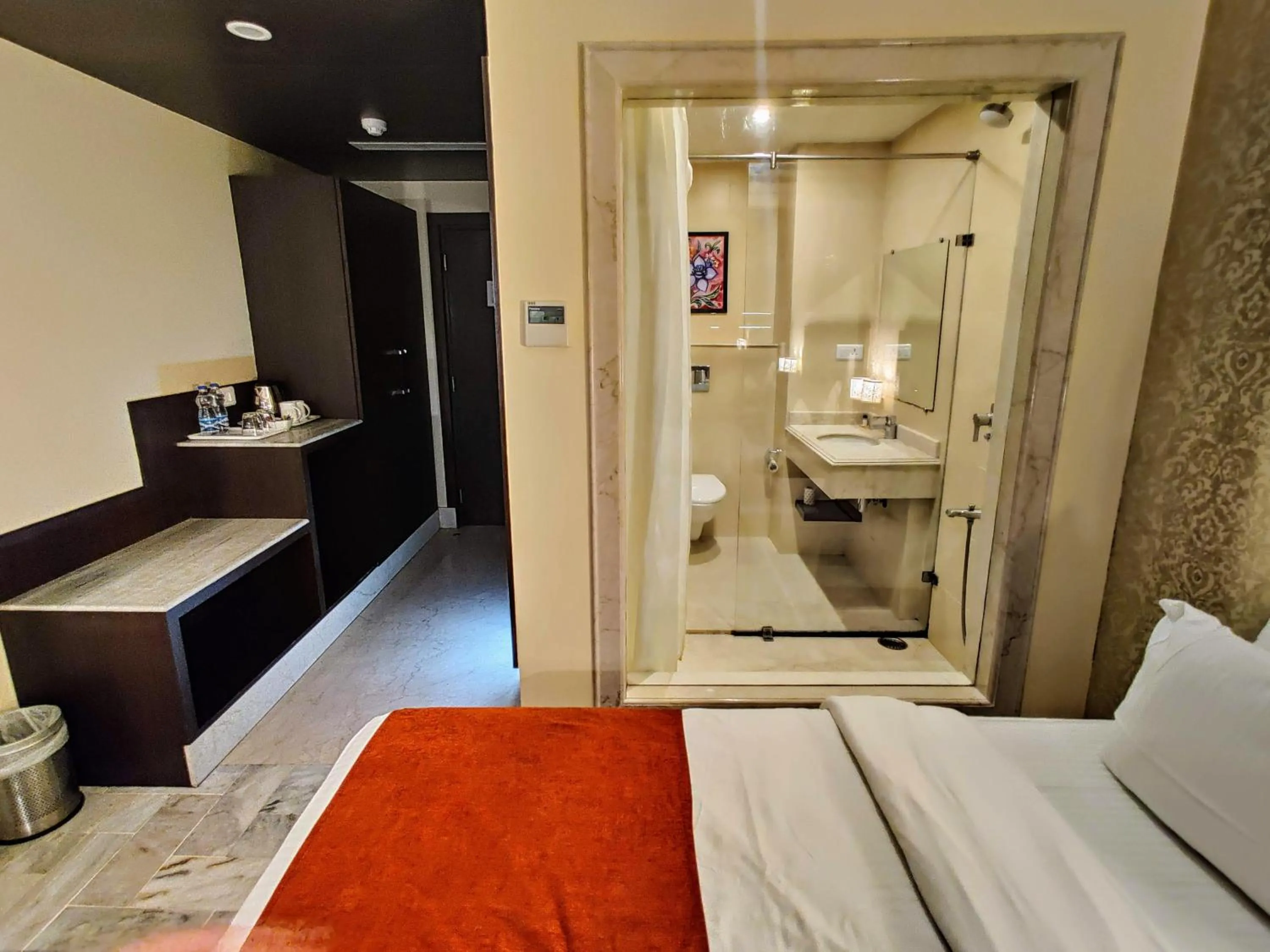 Bed in Hotel Surya, Kaiser Palace