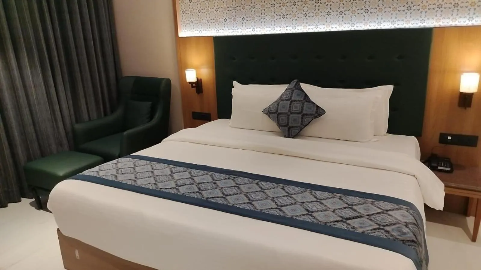 Bed in Hotel Surya, Kaiser Palace