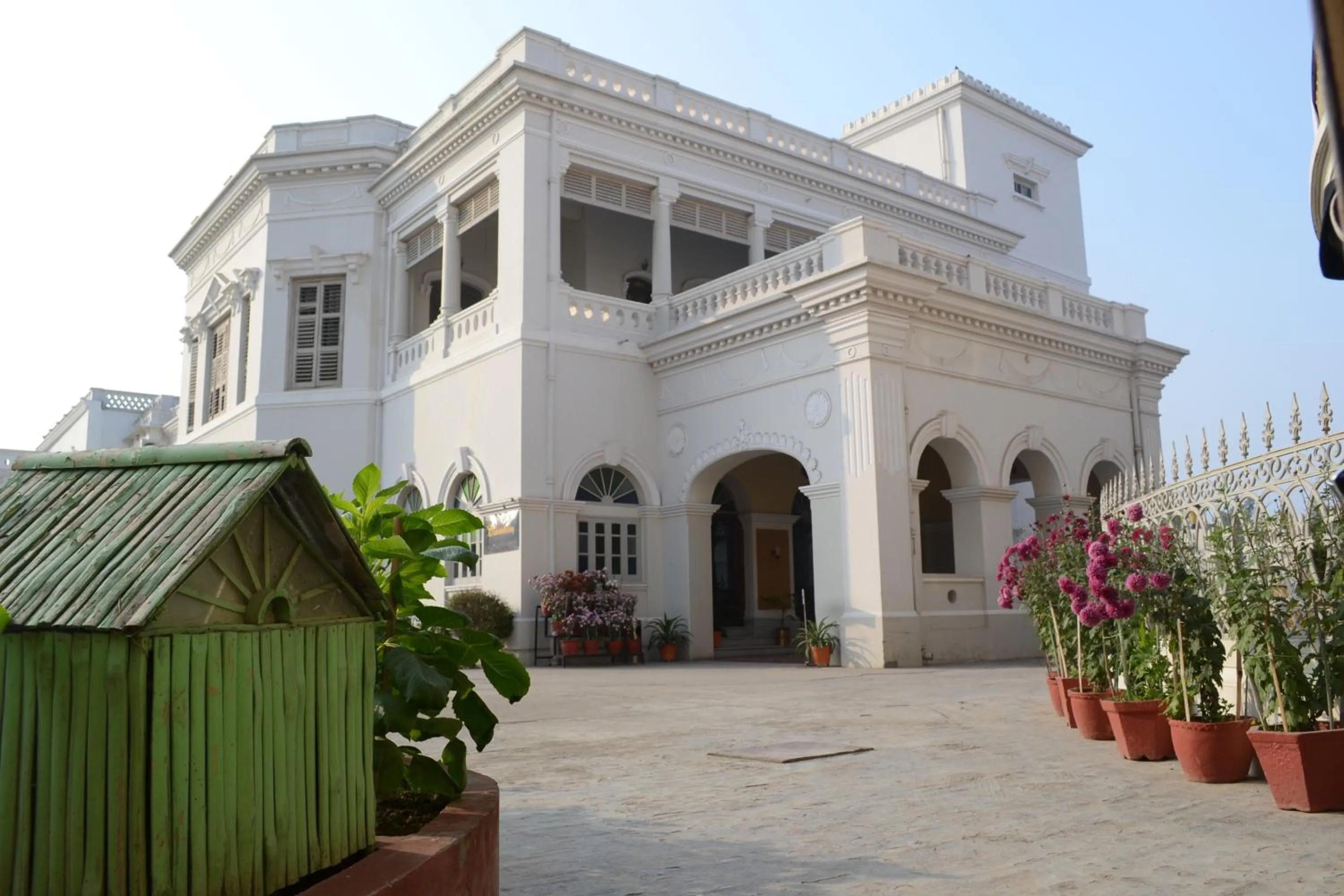 Facade/entrance in Hotel Surya, Kaiser Palace