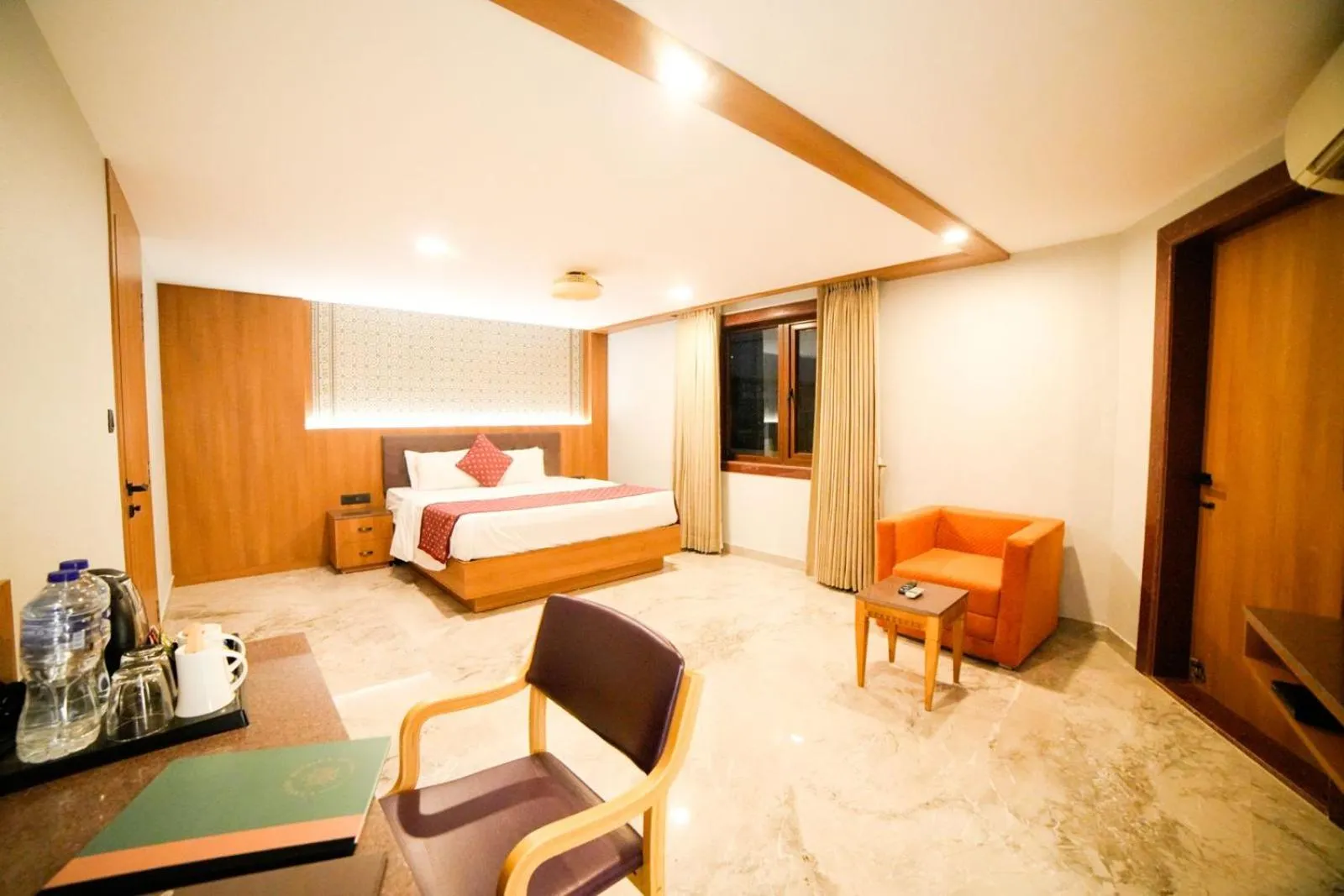 Bed in Hotel Surya, Kaiser Palace