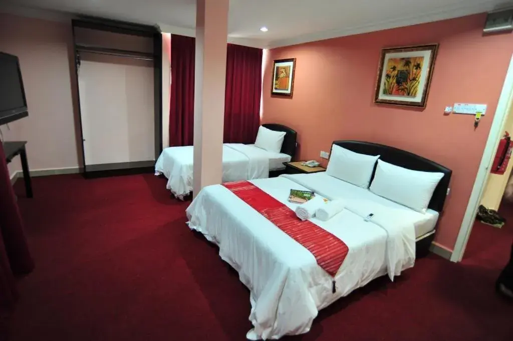 Deluxe Triple Room in Puteri Ampang Hotel Deluxe Triple Room in Puteri Ampang Hotel