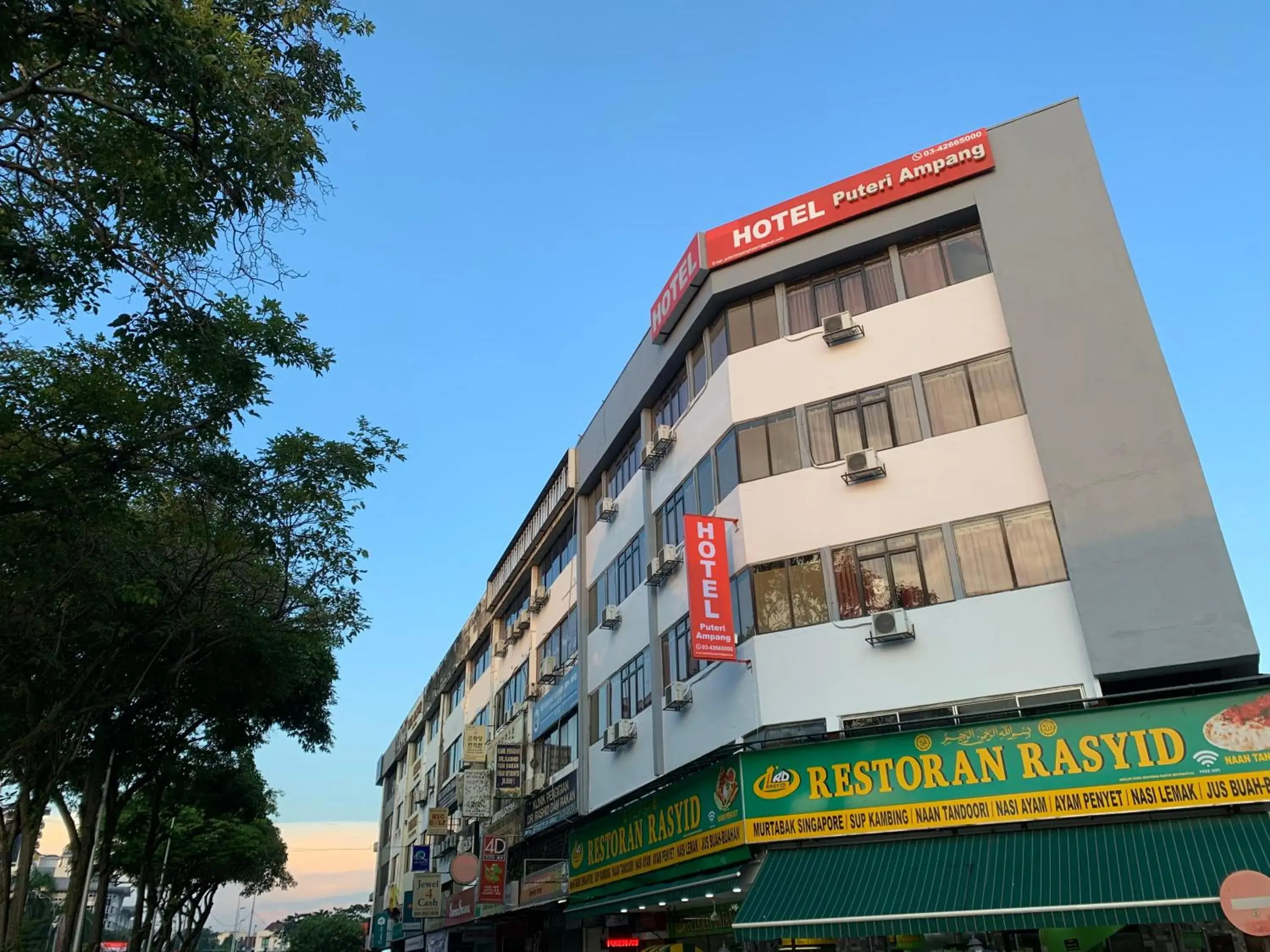 Property building in Puteri Ampang Hotel Property building in Puteri Ampang Hotel