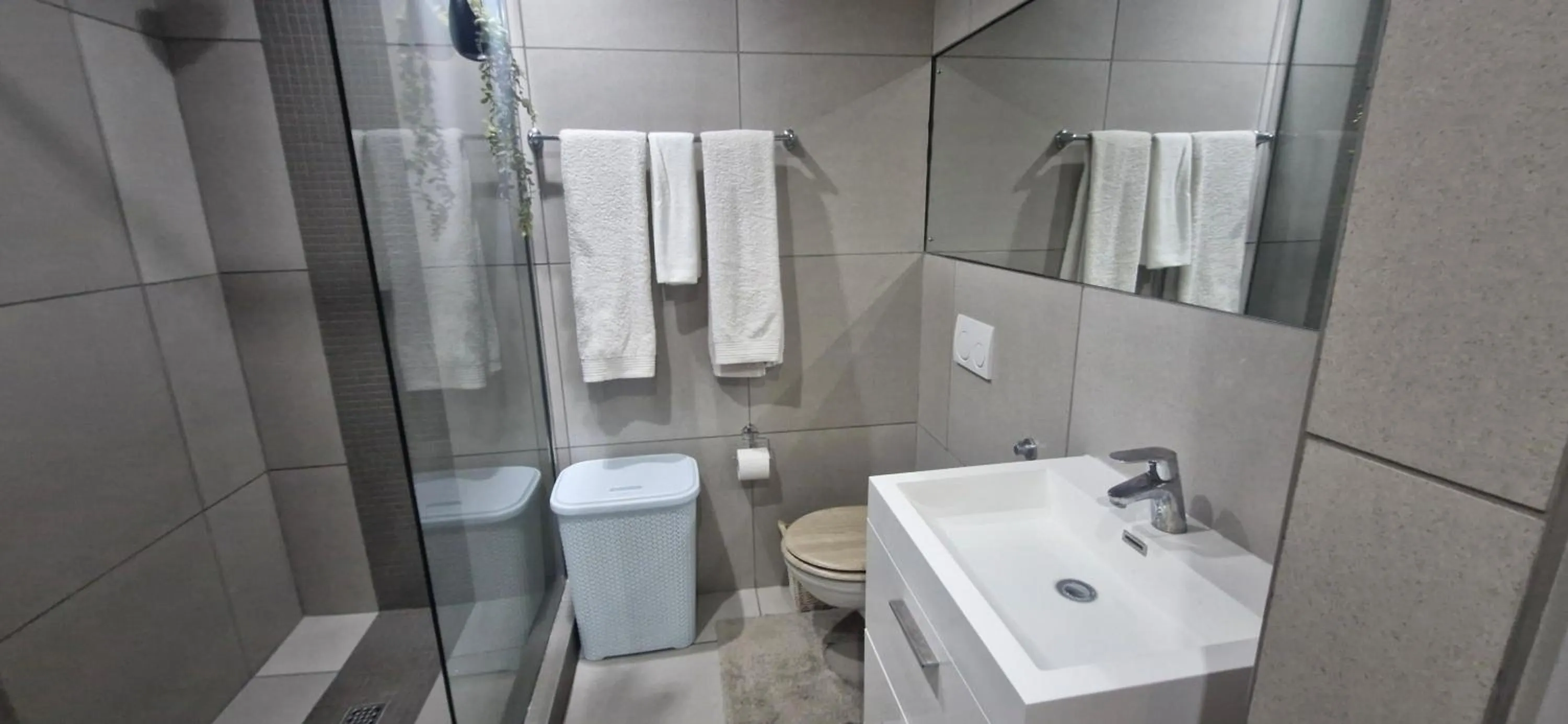 Elegant Wild Olive Apartment at Grove Mall