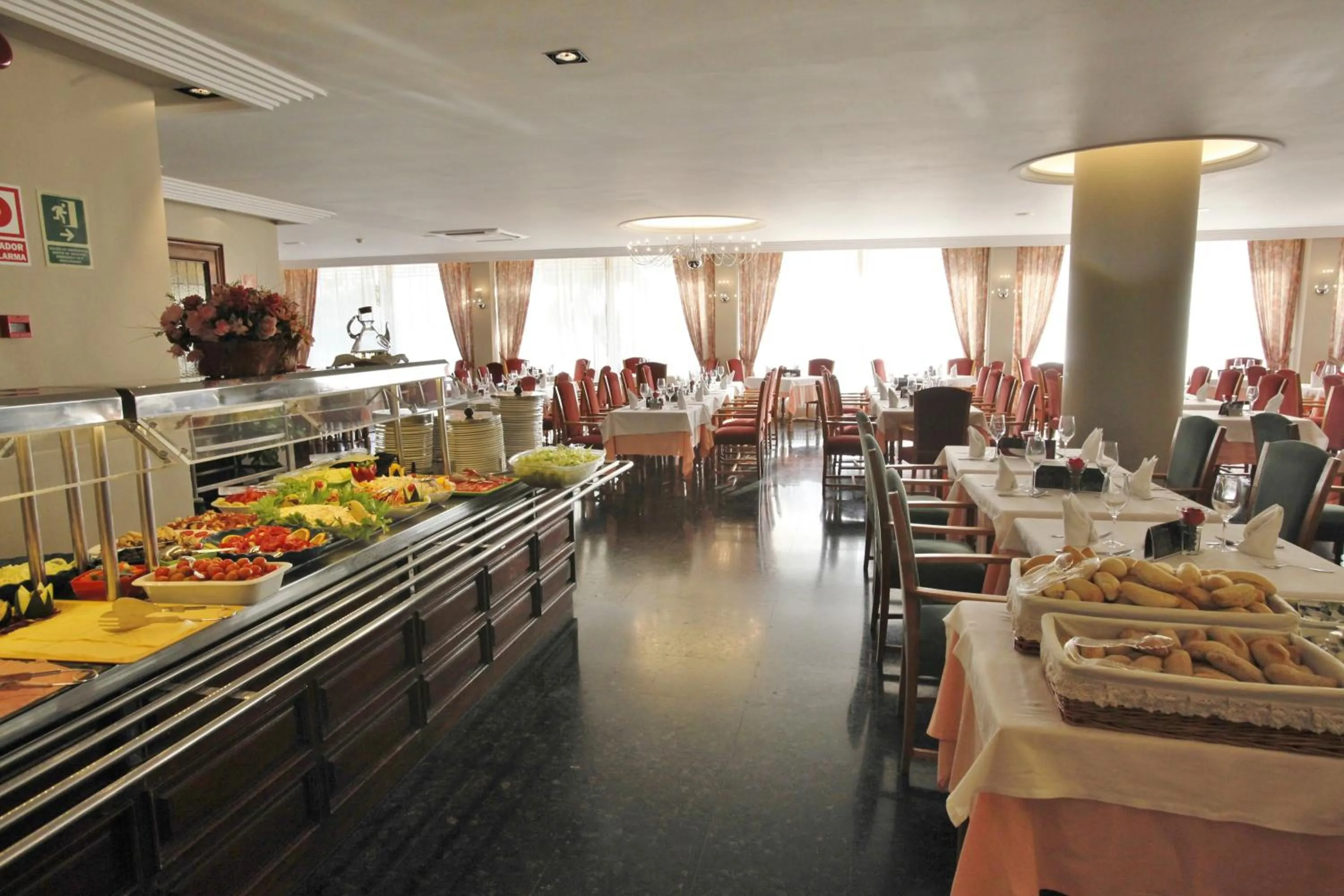 Restaurant/places to eat in Hotel Arenal