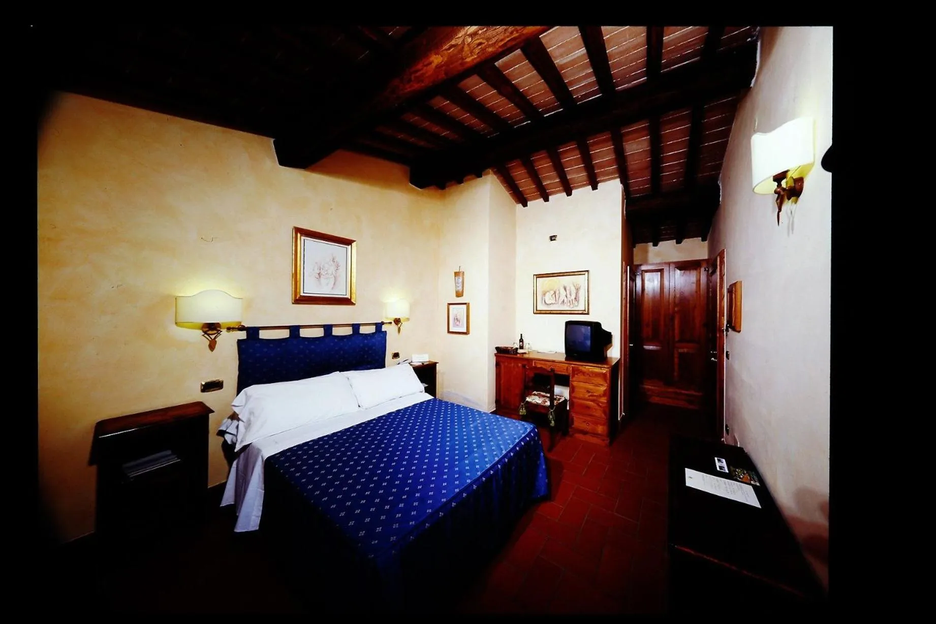Photo of the whole room, Bed in Fattoria Pianetti