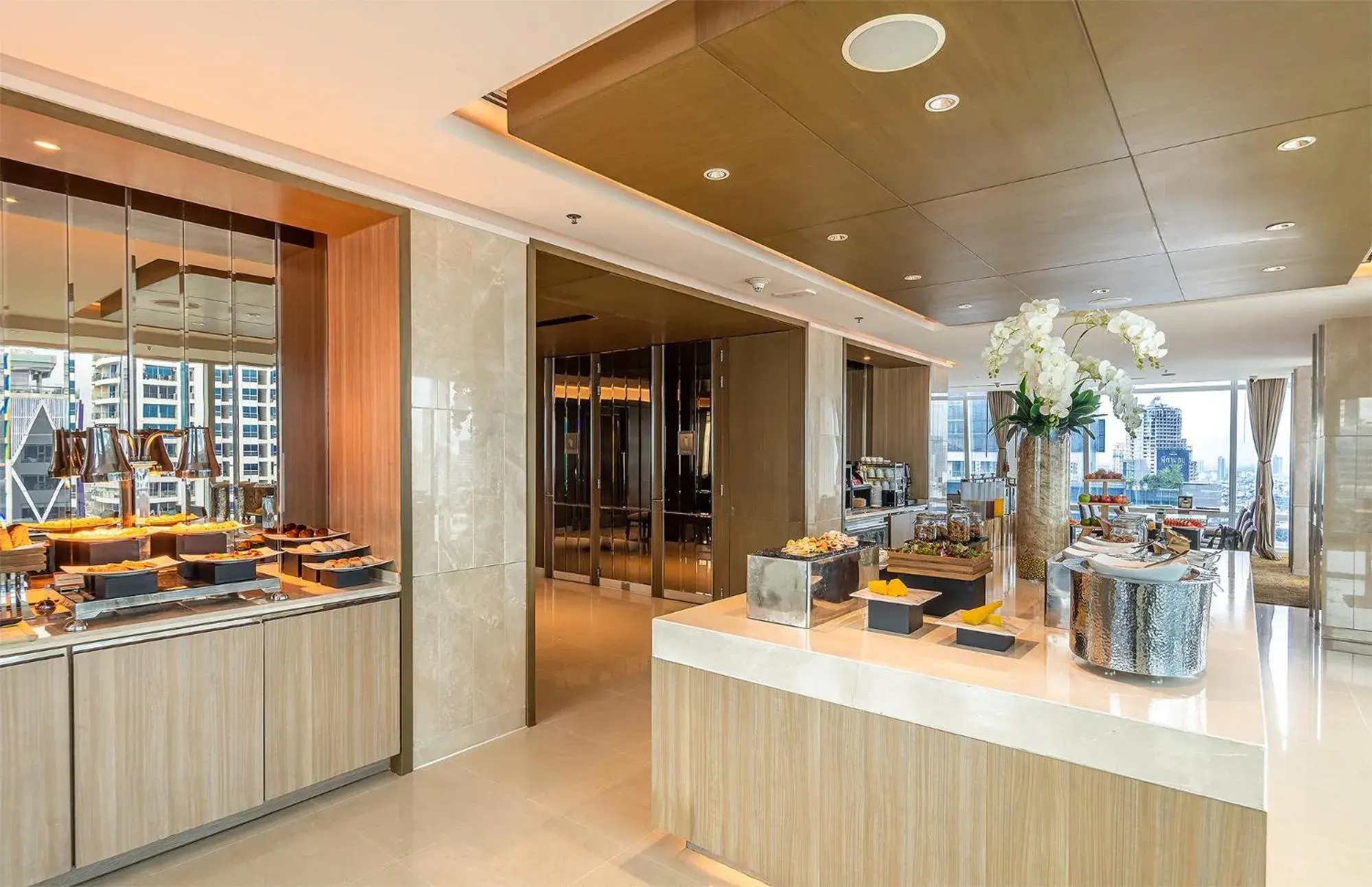 Lounge or bar in Eastin Grand Hotel Sathorn Lounge or bar in Eastin Grand Hotel Sathorn