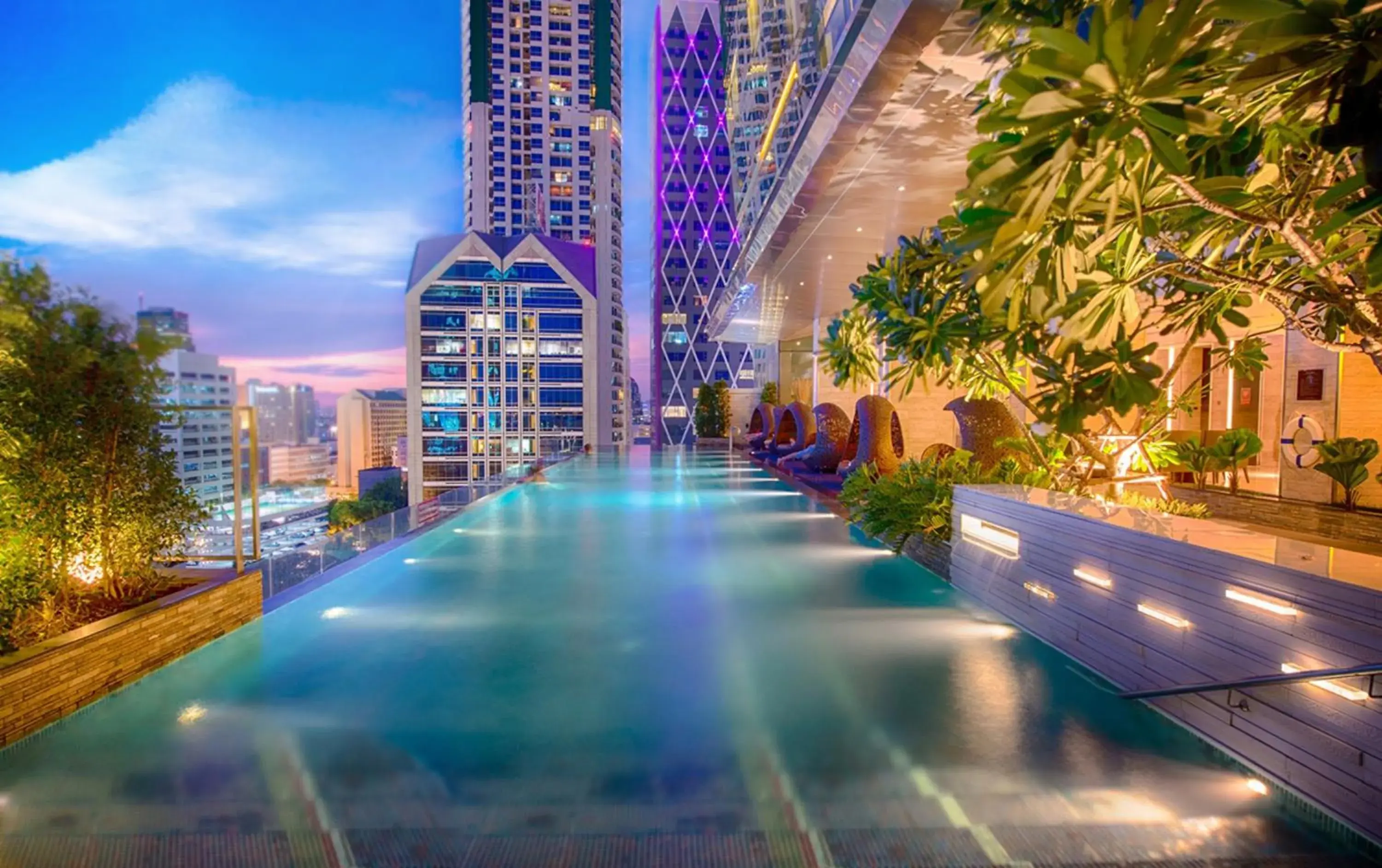 Pool view in Eastin Grand Hotel Sathorn Pool view in Eastin Grand Hotel Sathorn