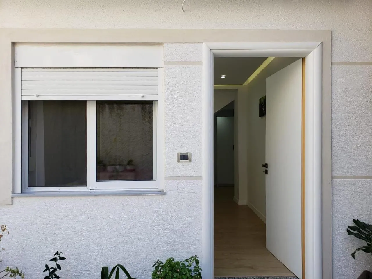 Facade/entrance in Loi apartment