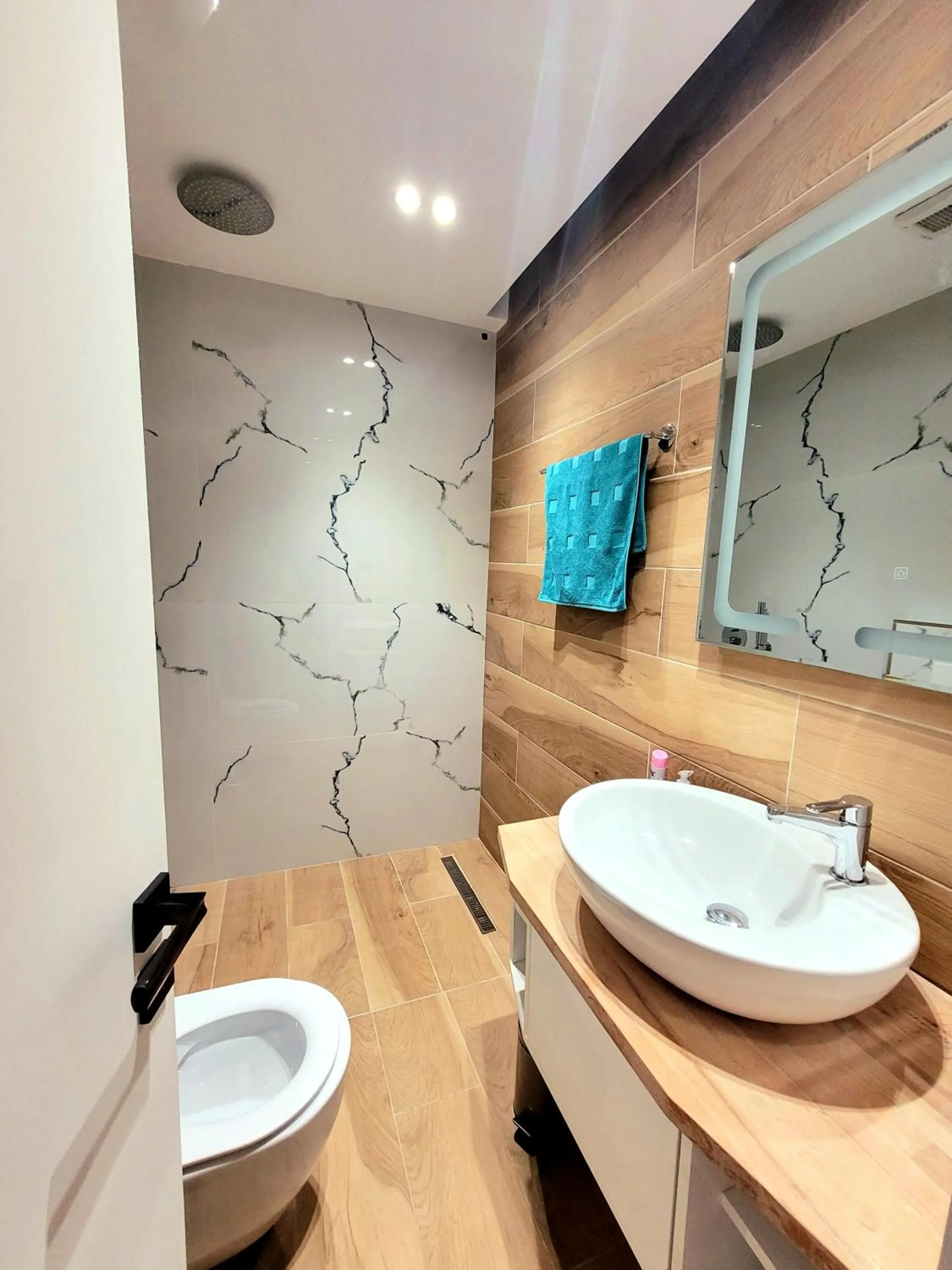 Bathroom in Loi apartment
