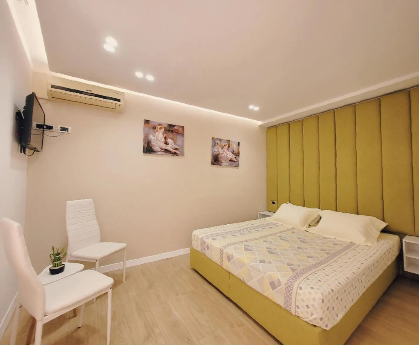 Photo of the whole room, Bed in Loi apartment