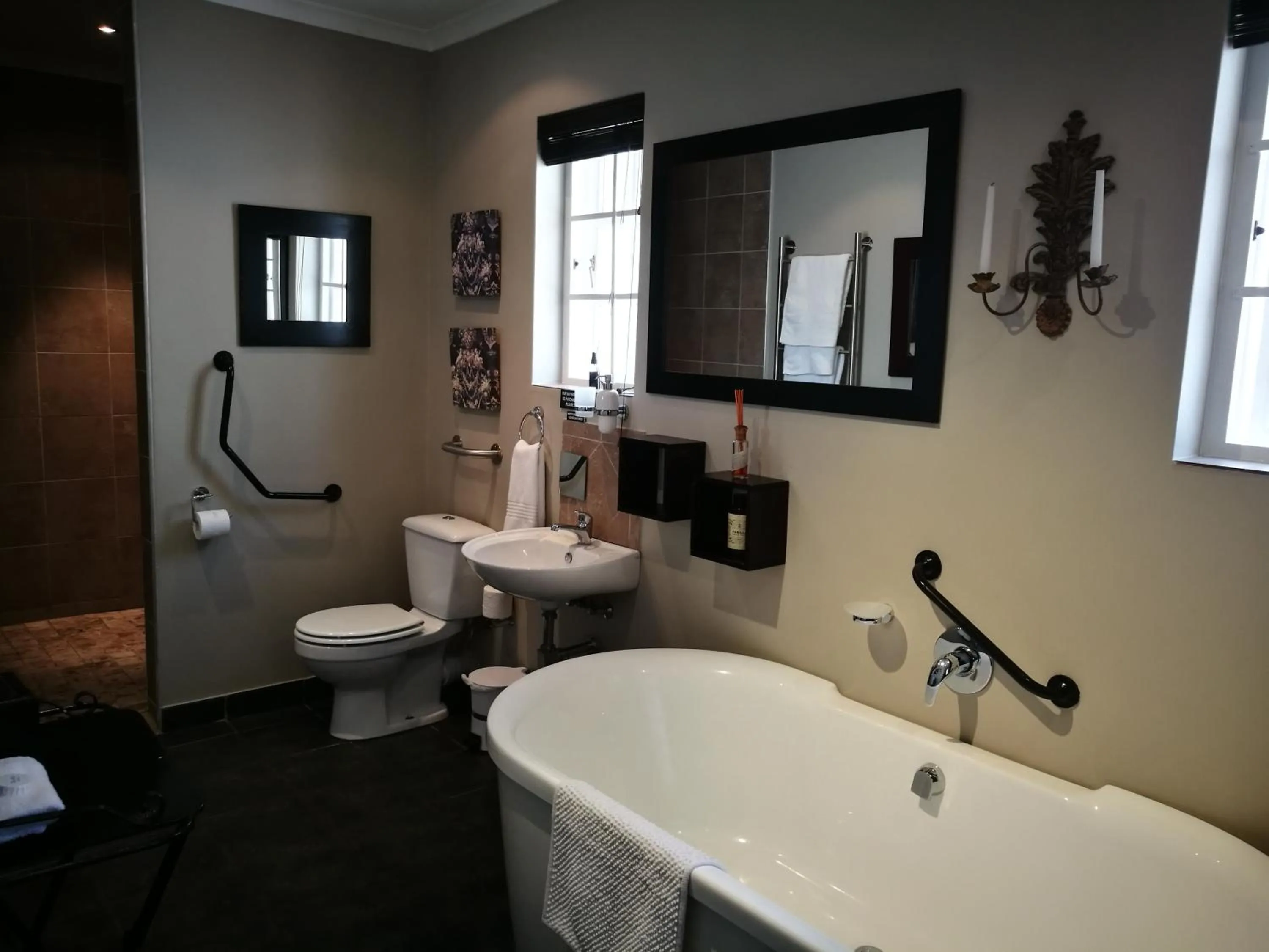 Bathroom in Forest Hall Guest House