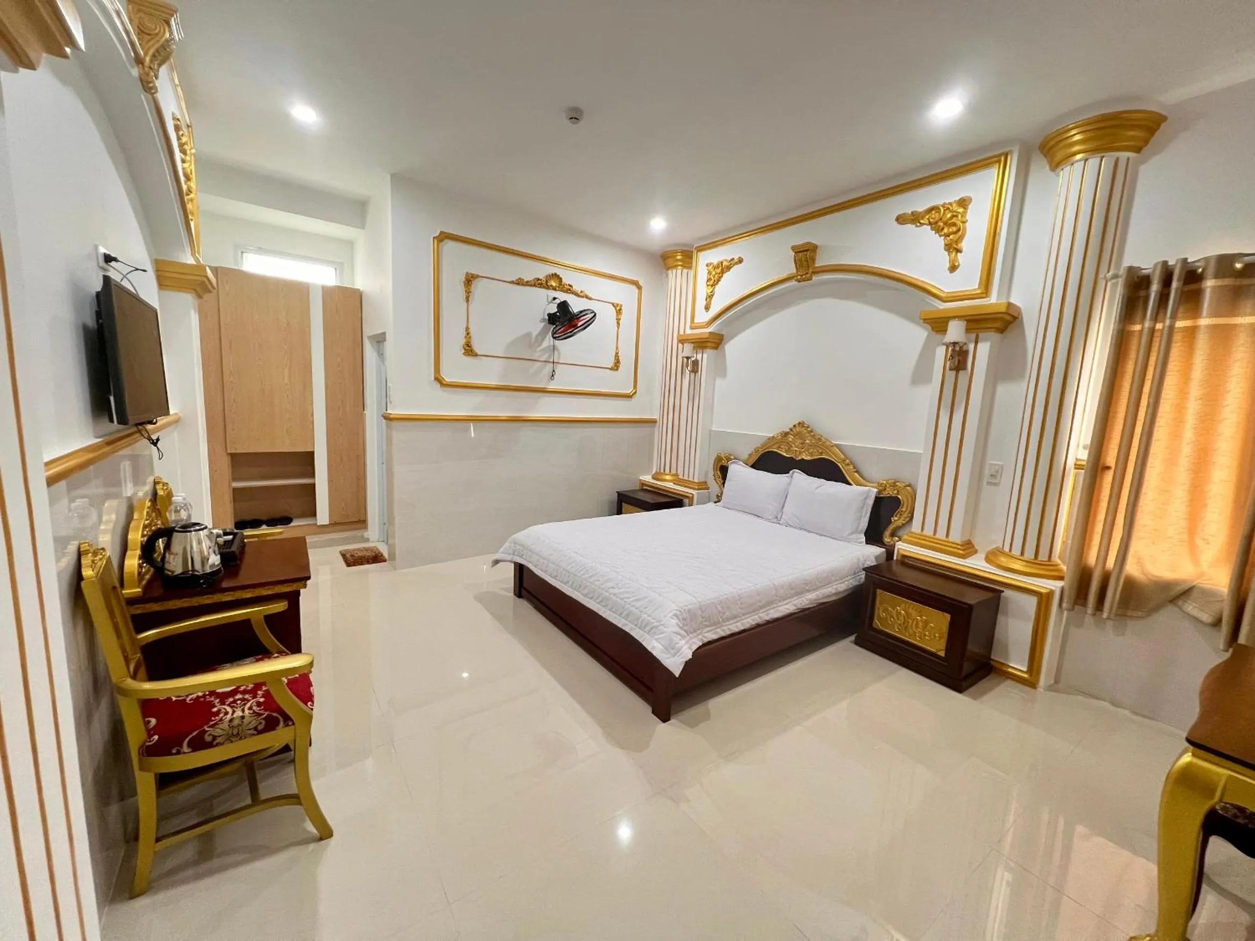 Bed in King Hotel Quang Ngai