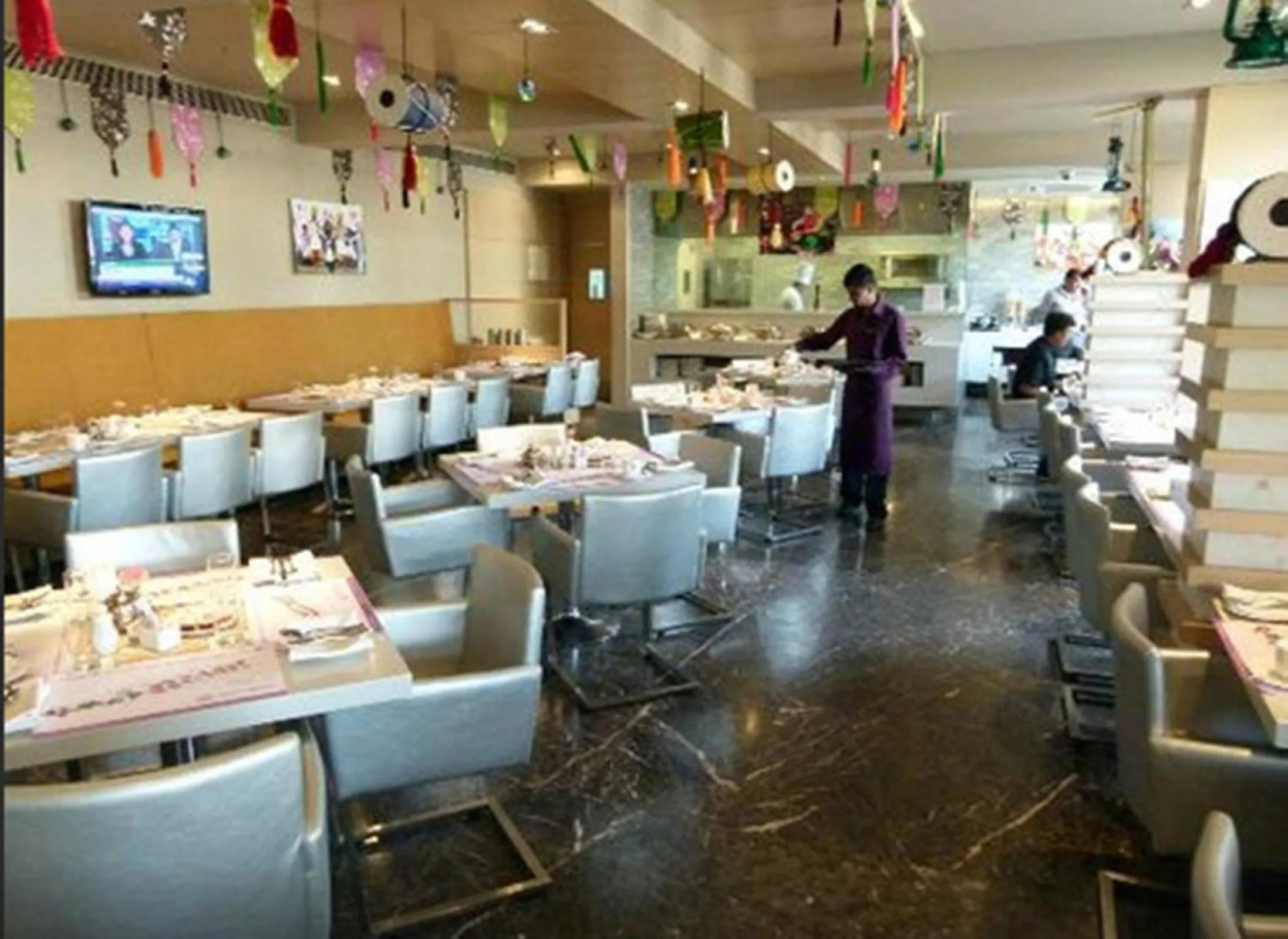 Restaurant/places to eat in Royal Orchid Central Vadodara