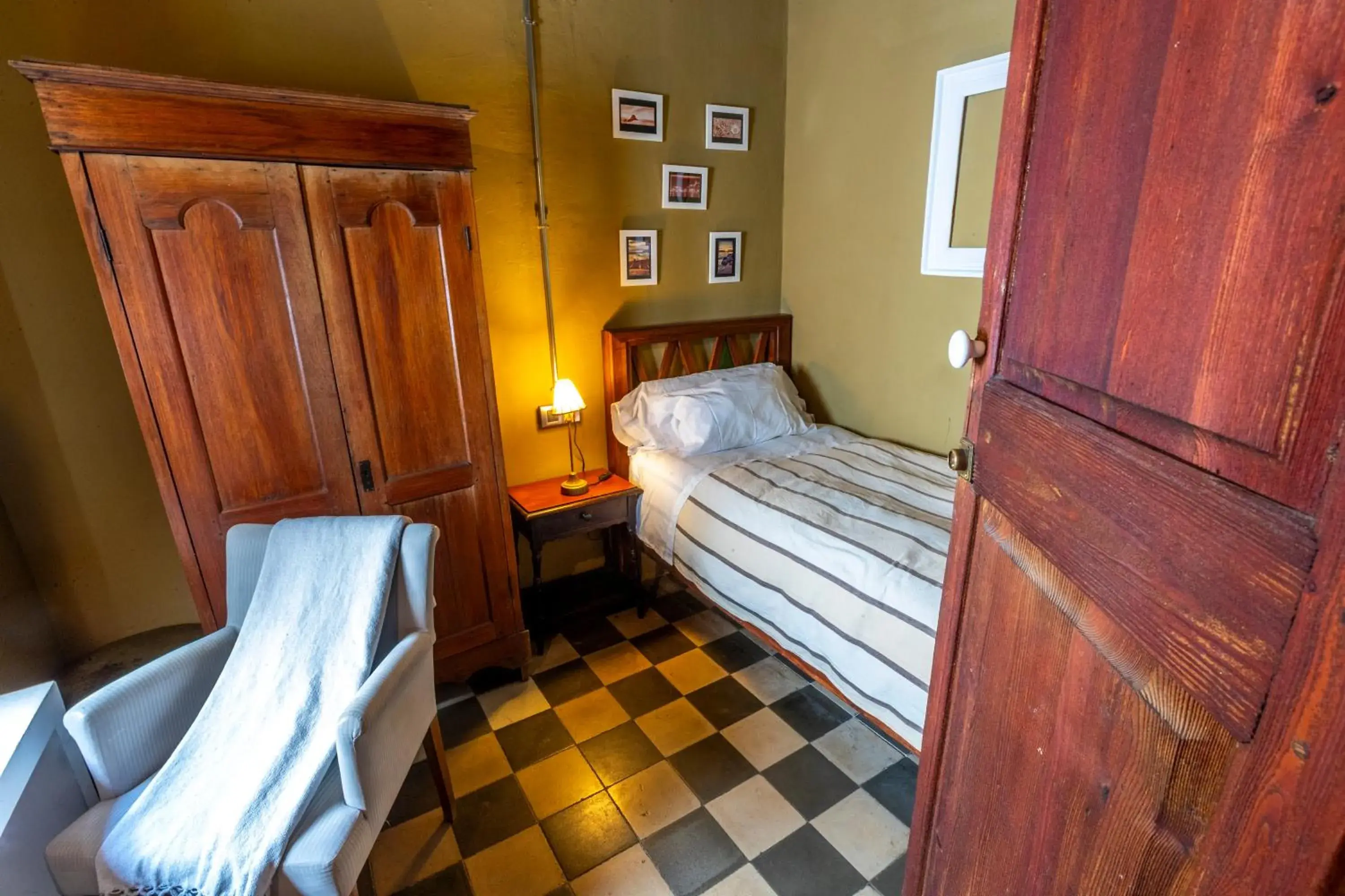 Single Room with Shared Bathroom in Ibiza Boutique Guest House Single Room with Shared Bathroom in Ibiza Boutique Guest House