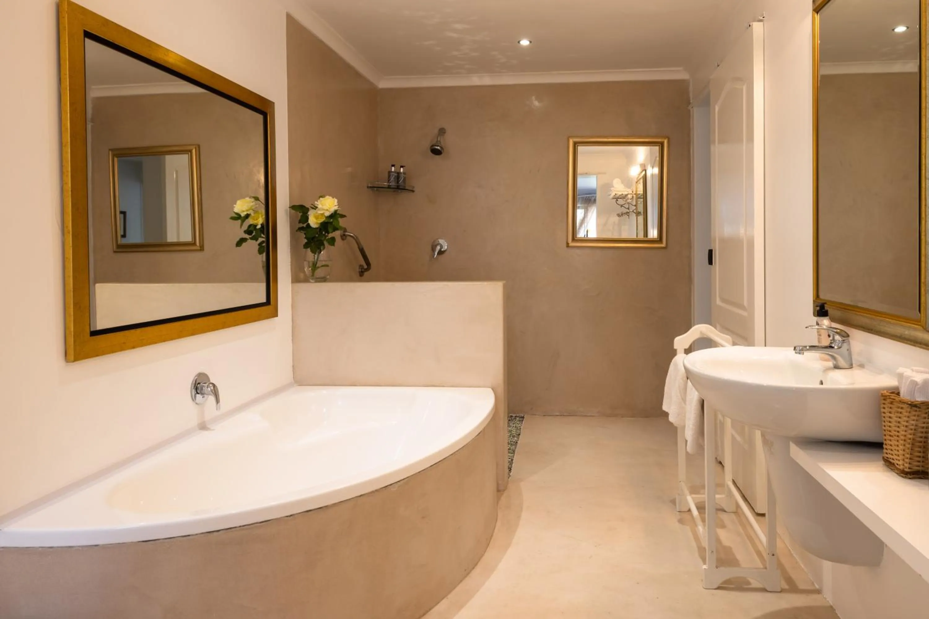 Shower in Cape Pillars Boutique Hotel