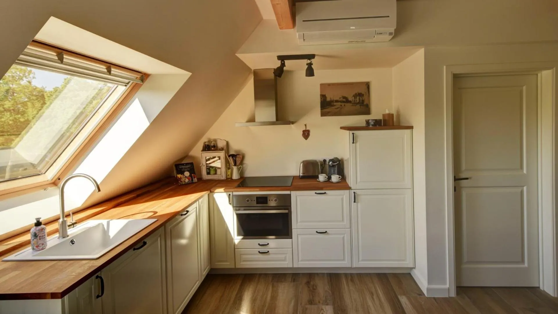 Kitchen or kitchenette in B&B Eikenlaan 12