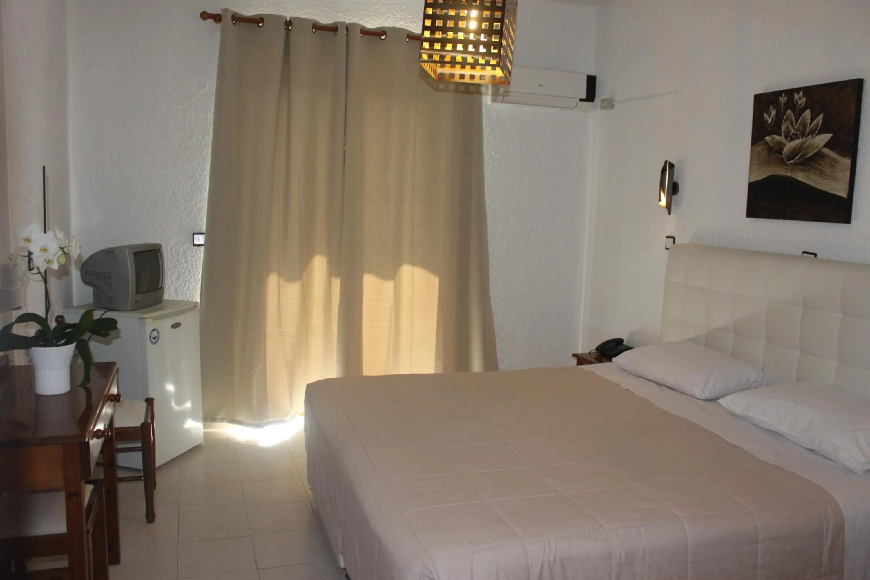 Photo of the whole room in Vallian Village Hotel