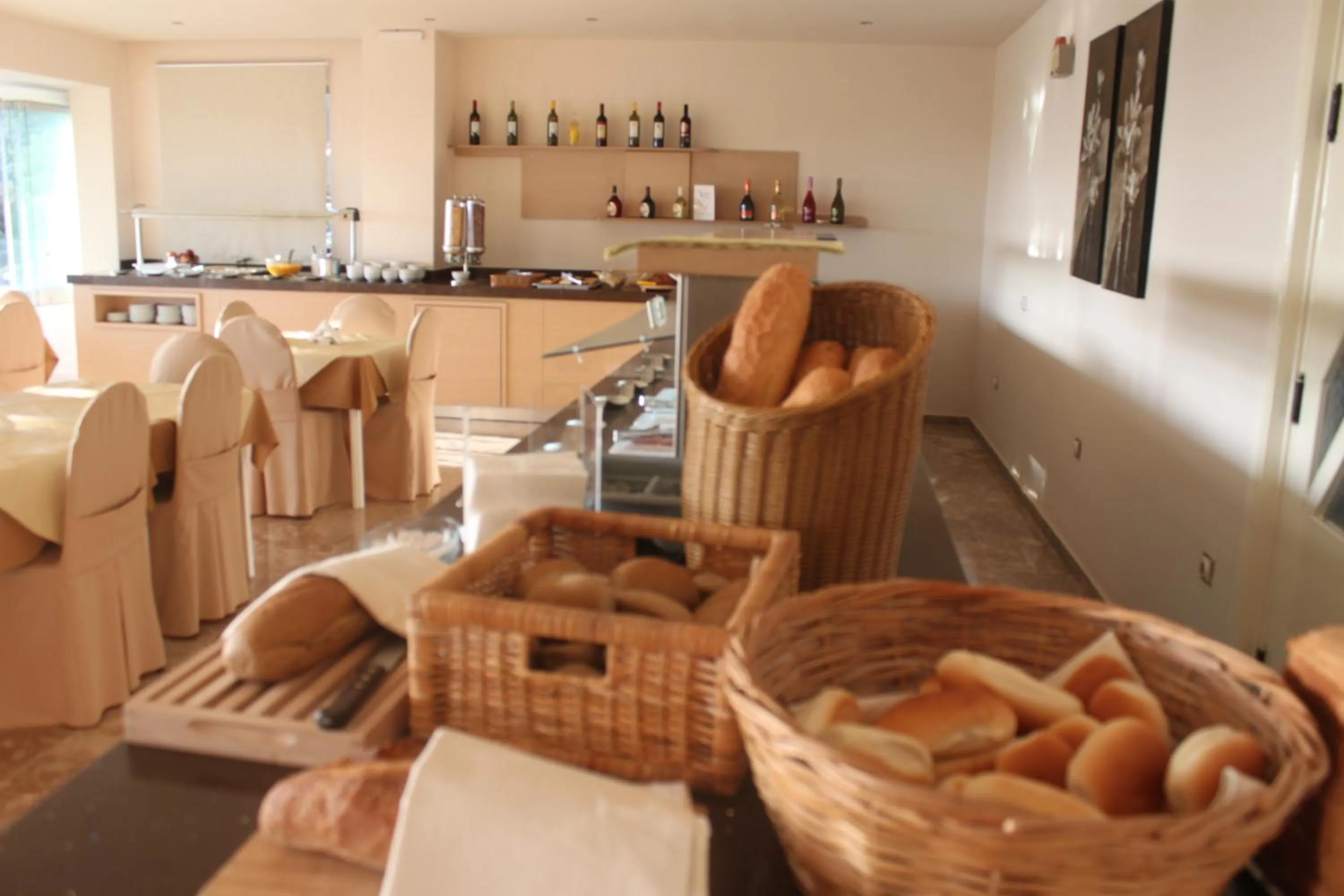 Food in Vallian Village Hotel