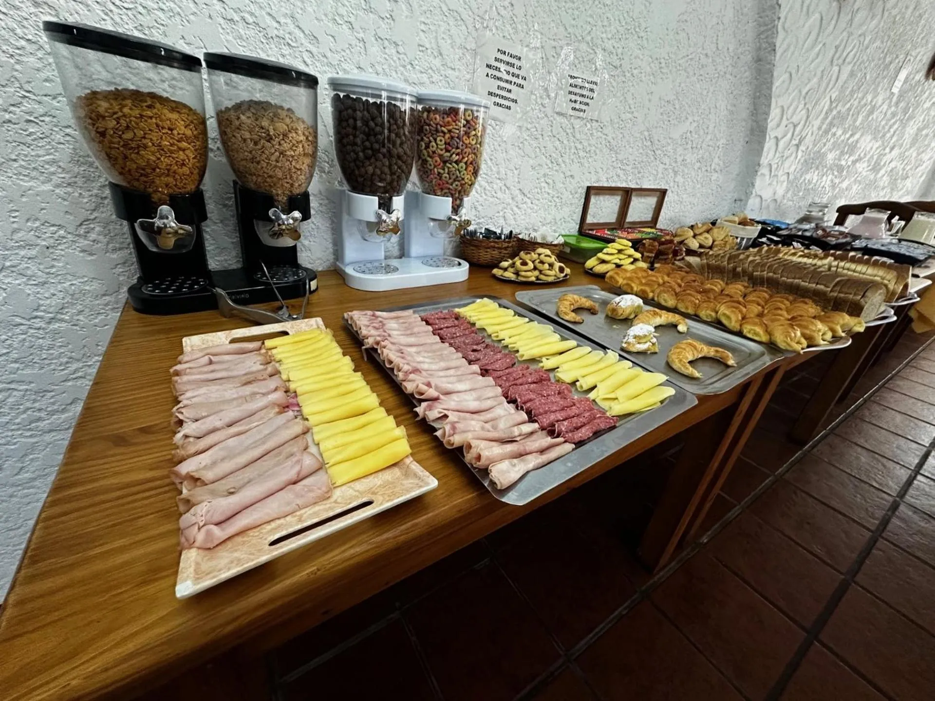 Buffet breakfast in Hotel Colonial