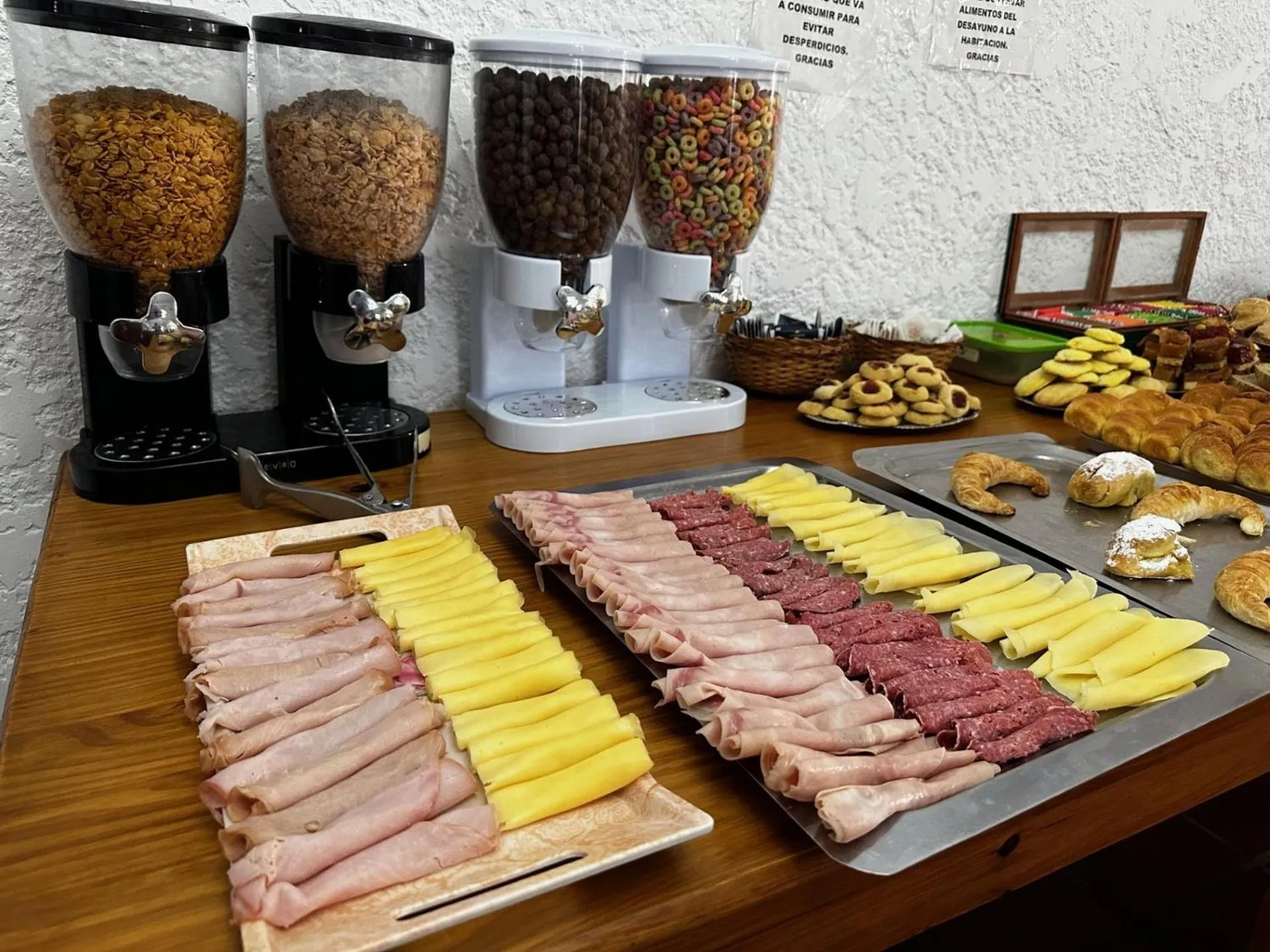 Buffet breakfast in Hotel Colonial