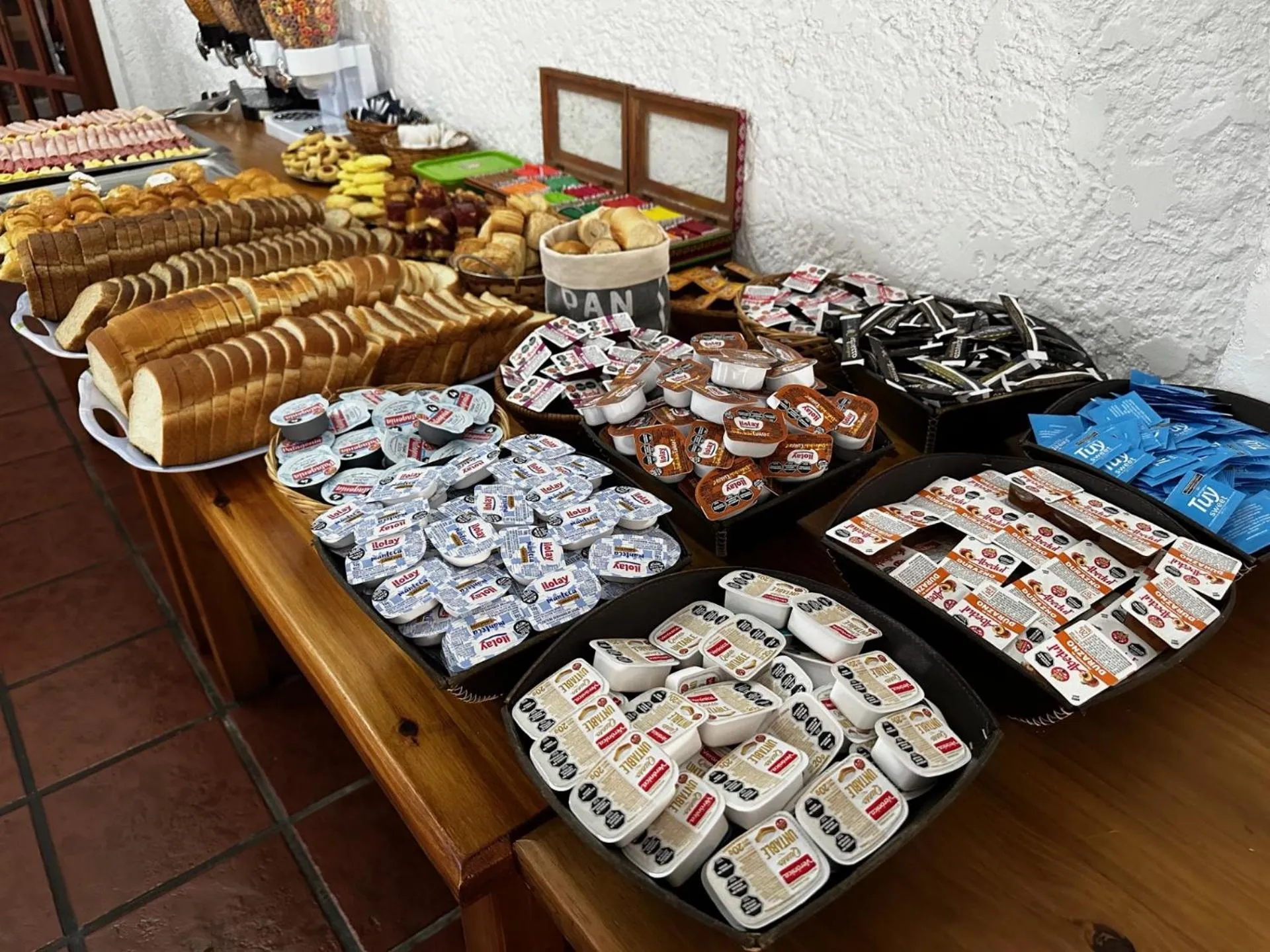 Buffet breakfast in Hotel Colonial