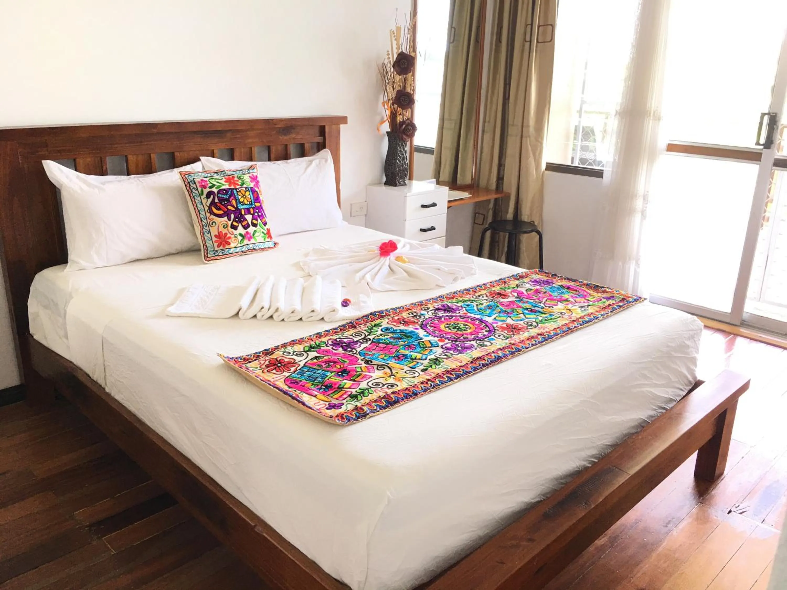 Bed in Tagimoucia House Hotel