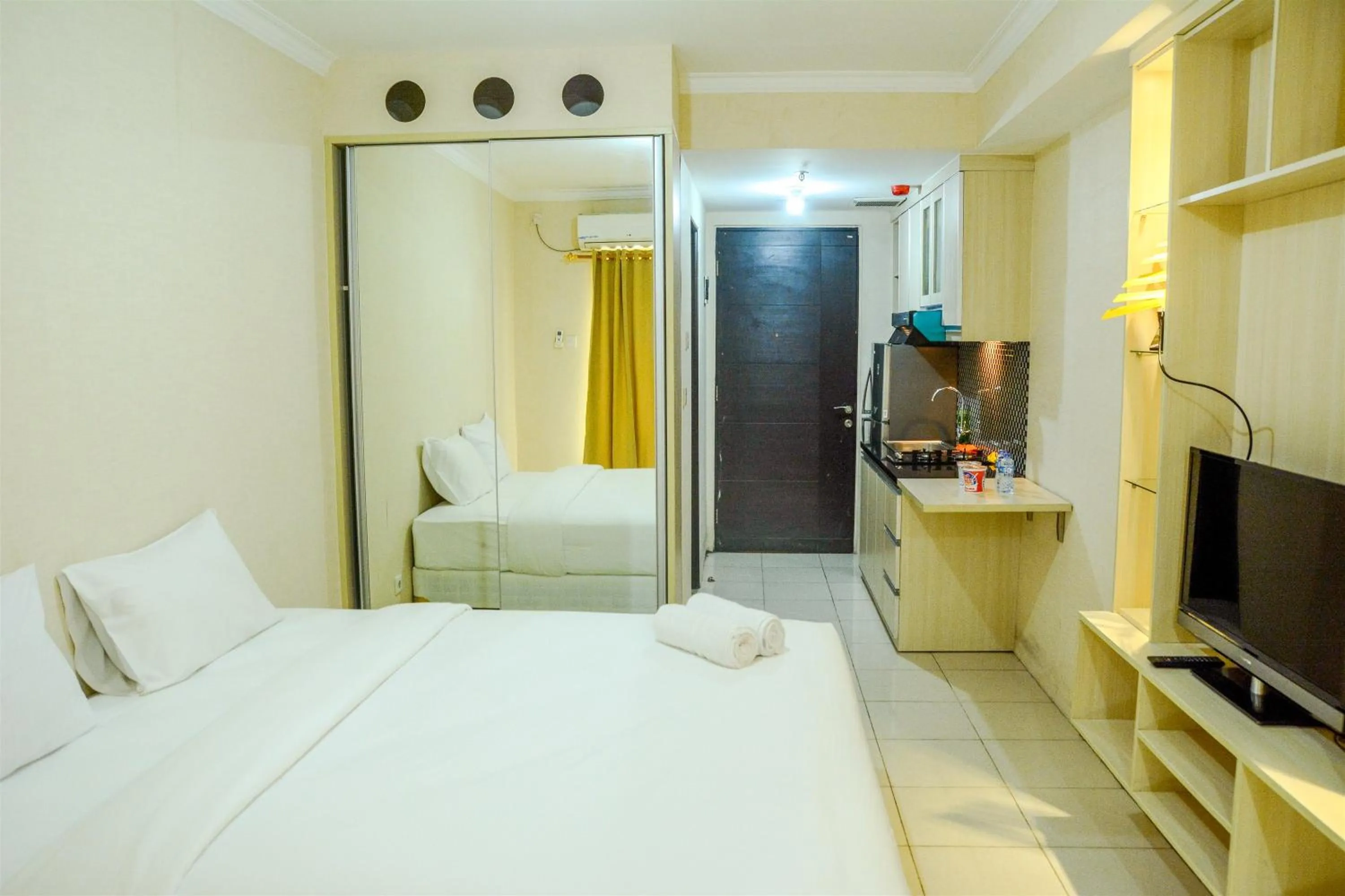 Bedroom, Bed in Modern Studio Room at Grand Serpong Apartment By Travelio