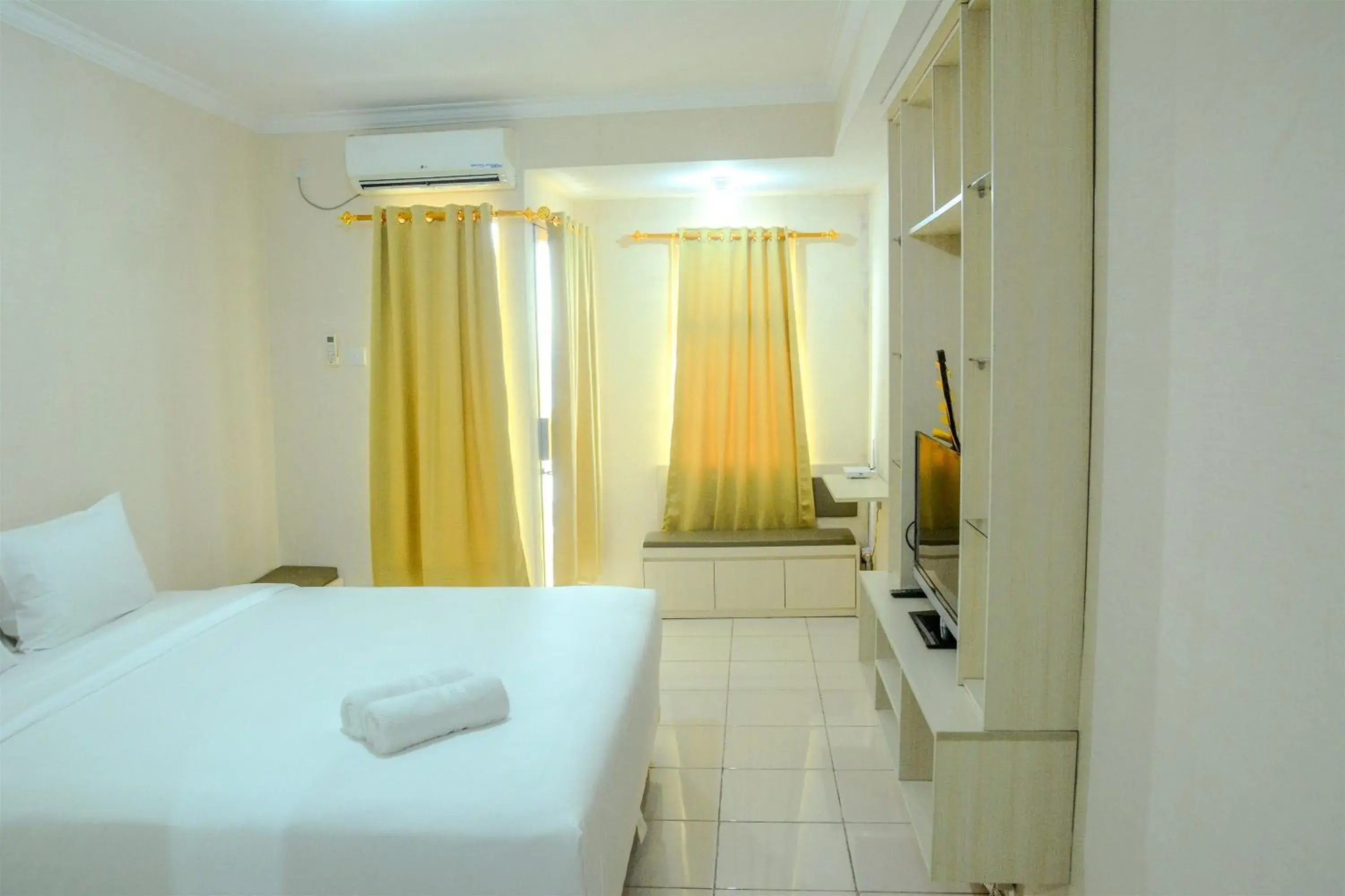 Minimalist Studio Room at Grand Serpong Apartment By Travelio Minimalist Studio Room at Grand Serpong Apartment By Travelio