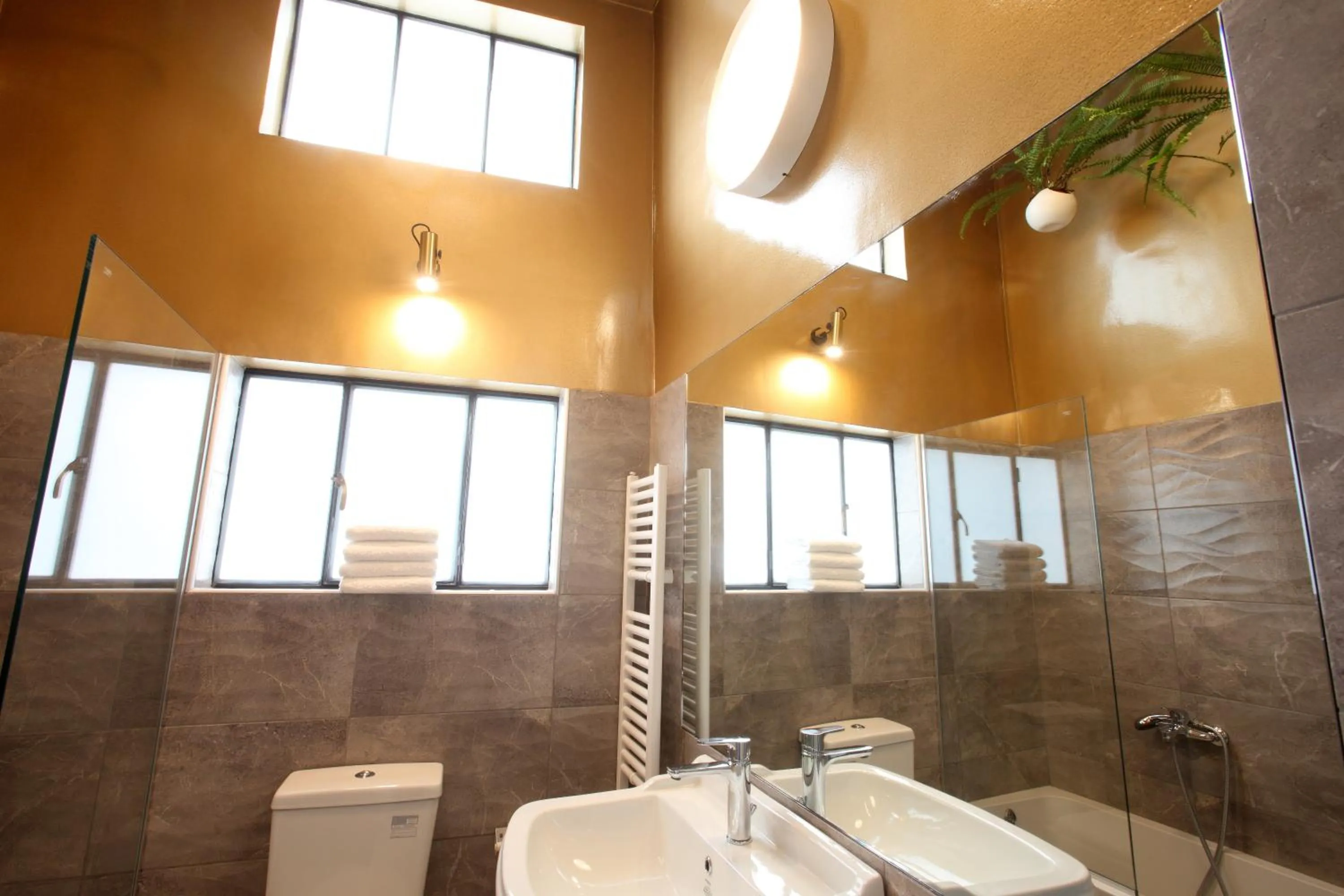 Shower in Live in Athens, THISEIO Historic House