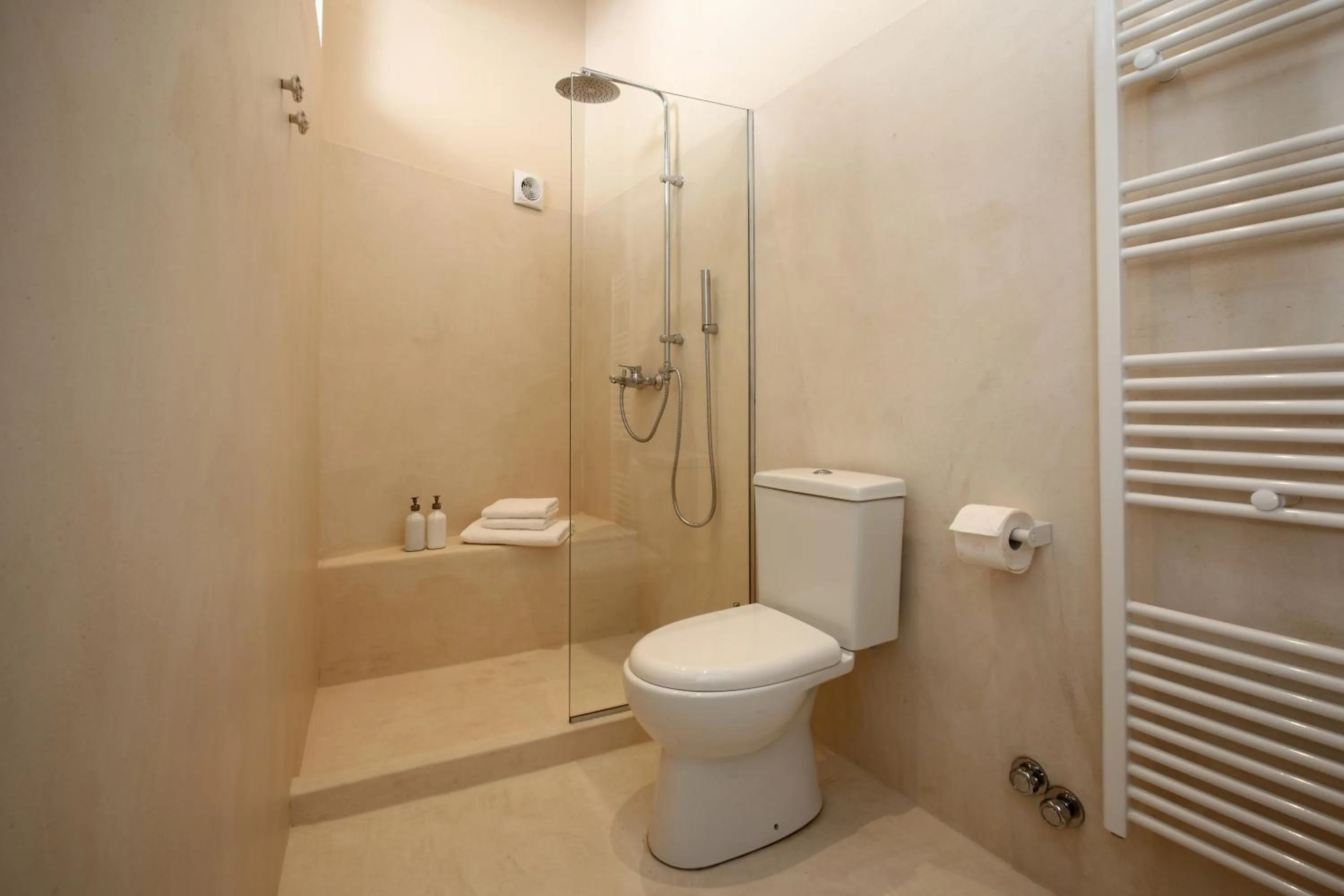 Shower in Live in Athens, THISEIO Historic House