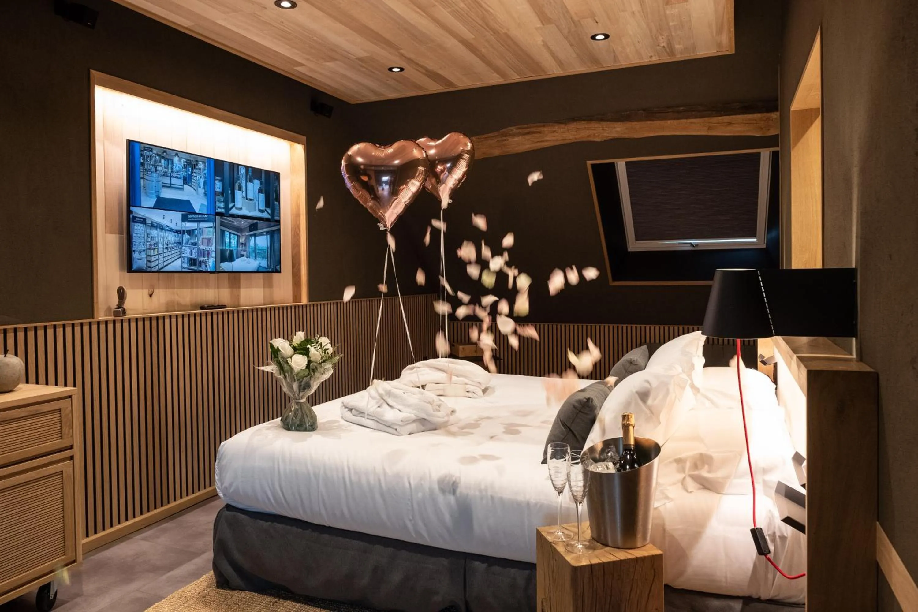 Bed in Le Domaine des Prés Verts Suites & Chambres avec Jacuzzi Privatif