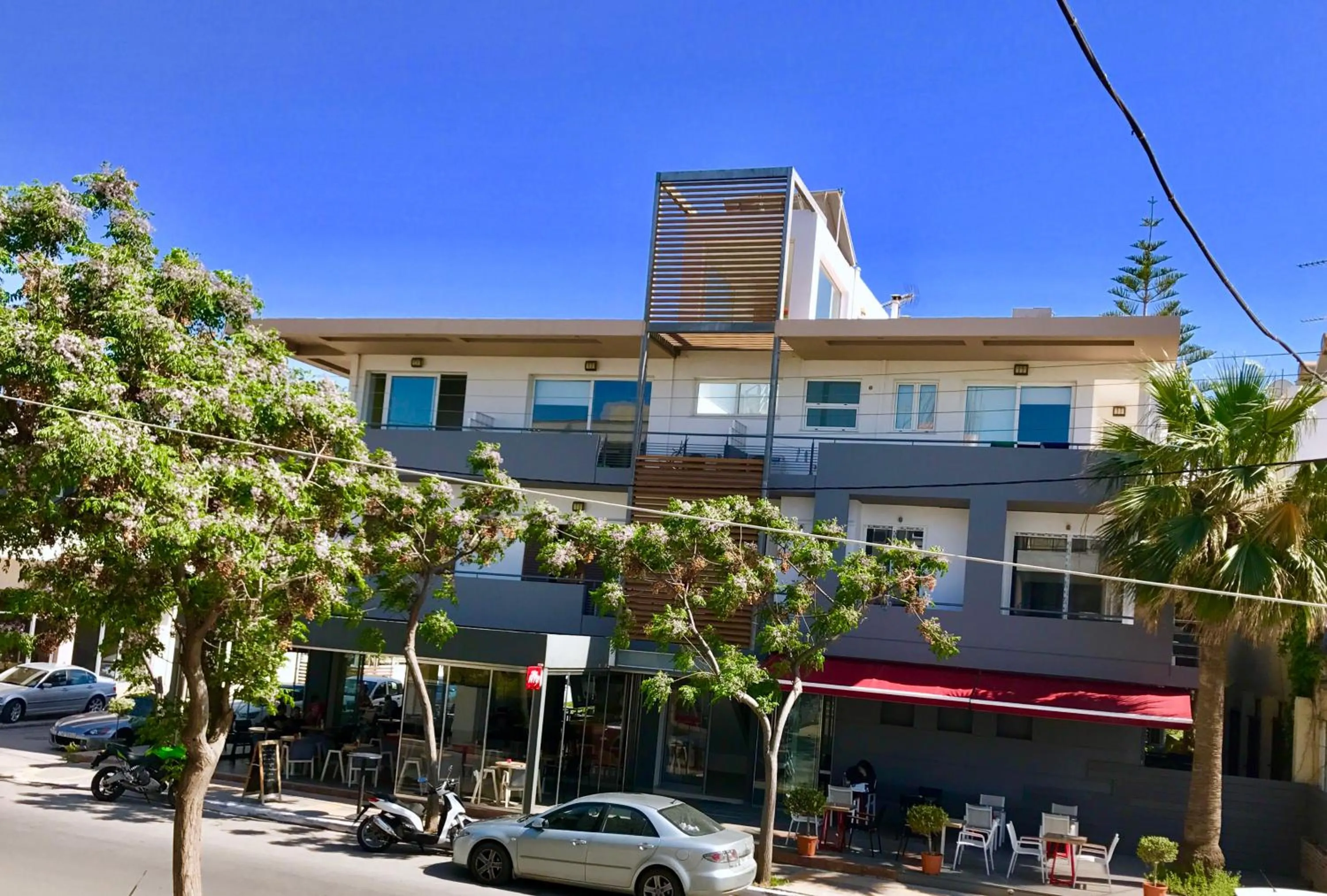 Facade/entrance in Kleanthi Studios