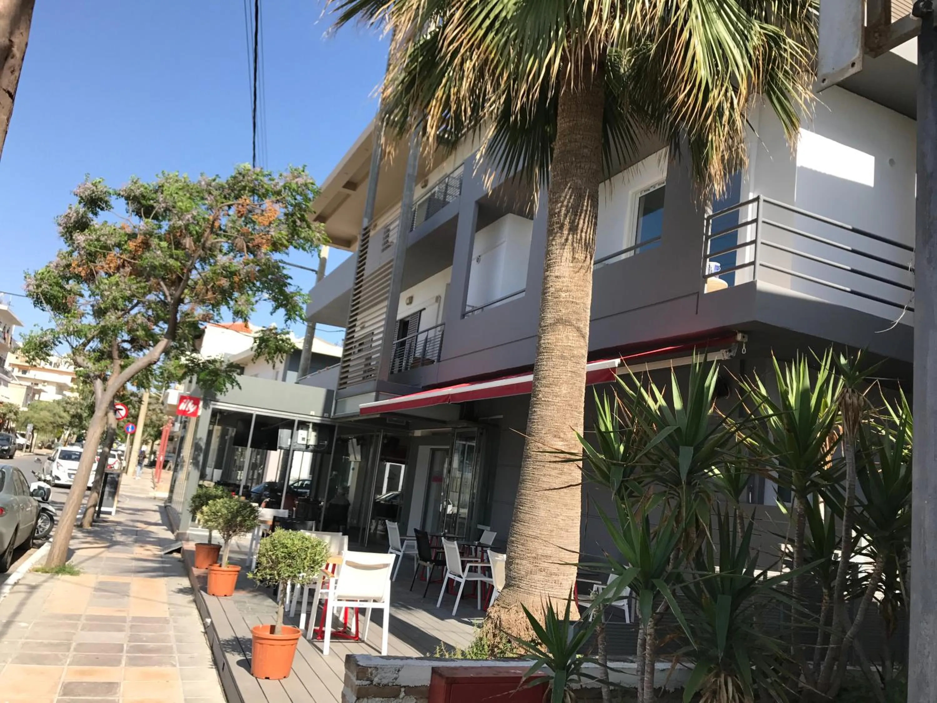 Facade/entrance in Kleanthi Studios