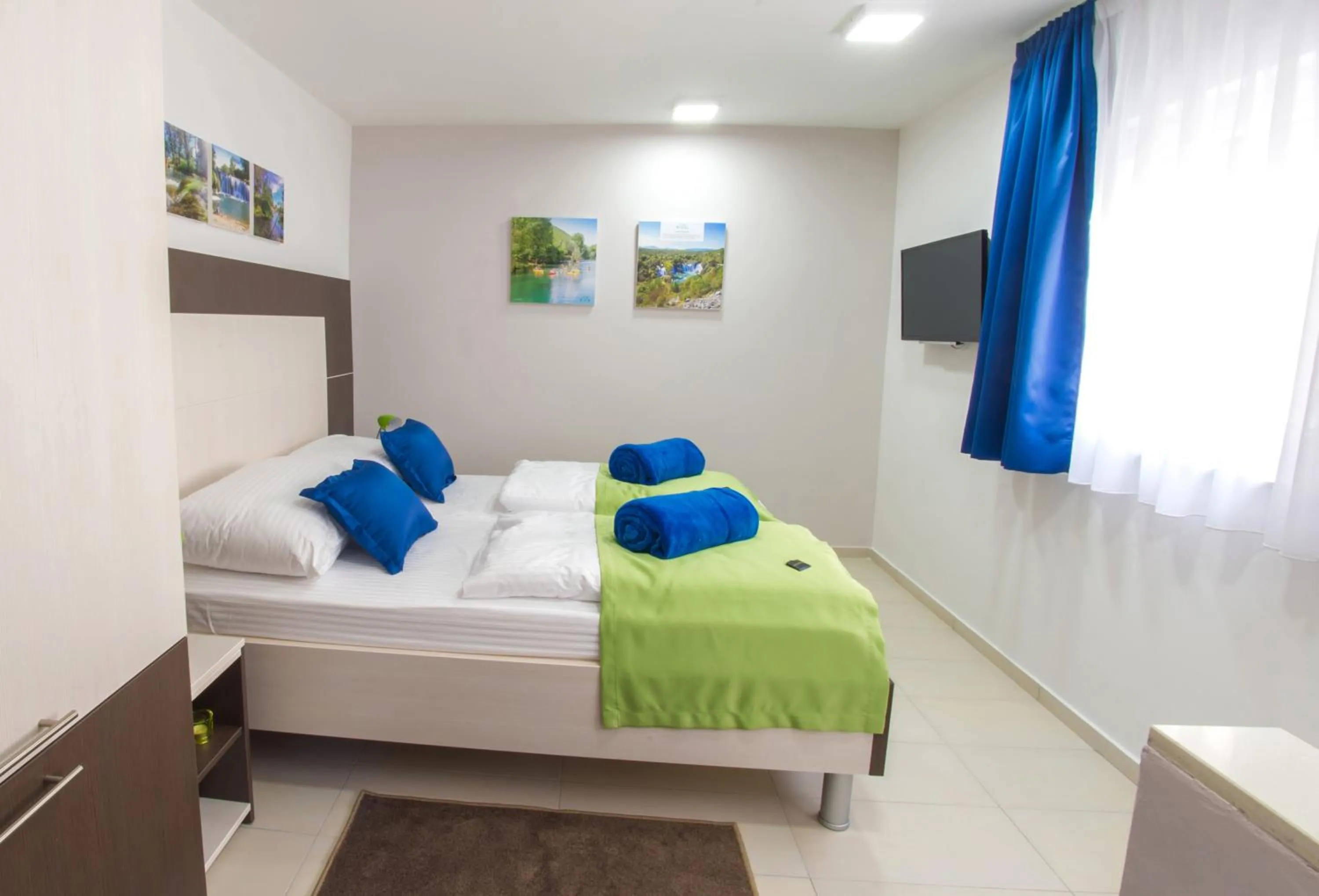 TV and multimedia, Bed in Five Rivers Rooms